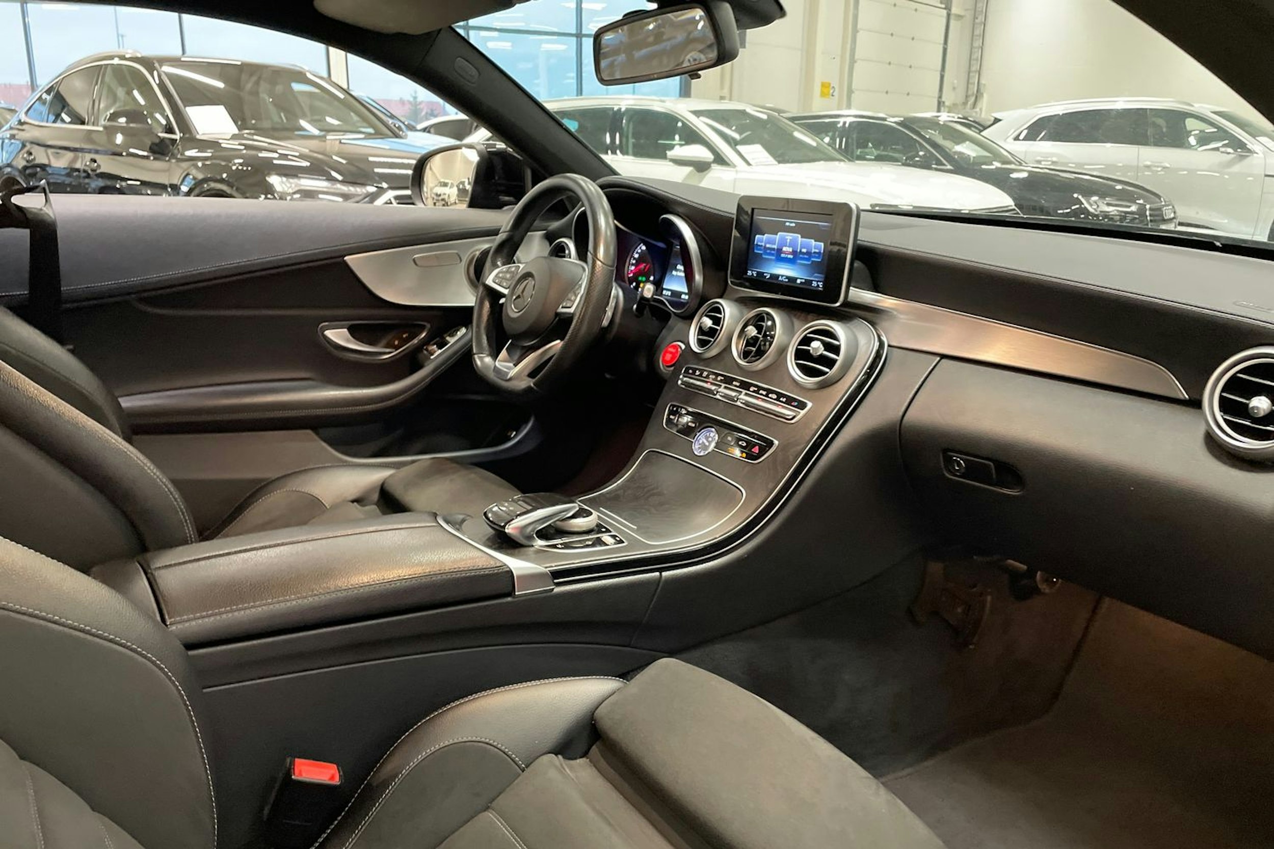 musta Mercedes-Benz C 2016 kuva 15.