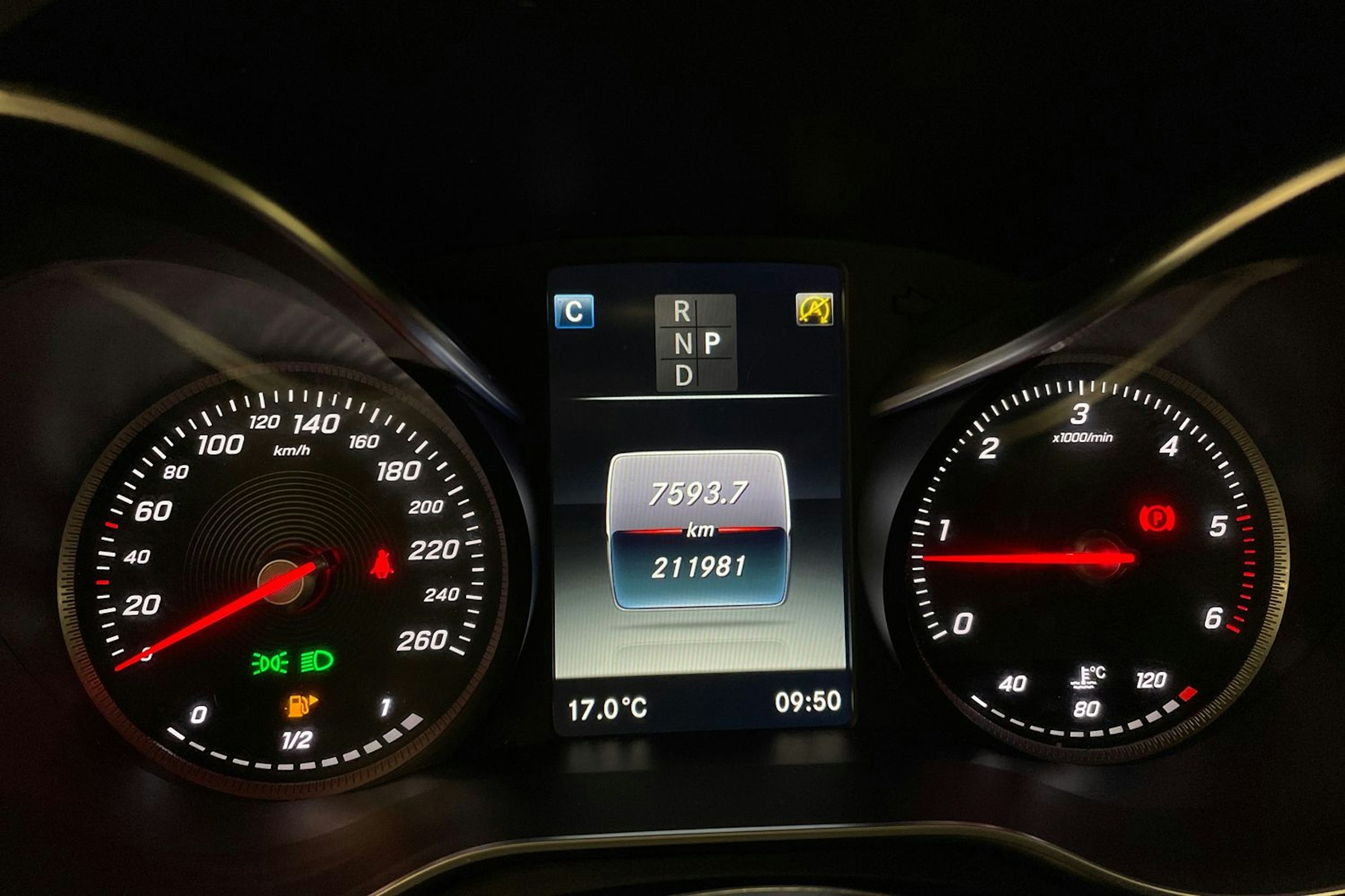 musta Mercedes-Benz C 2016 kuva 20.