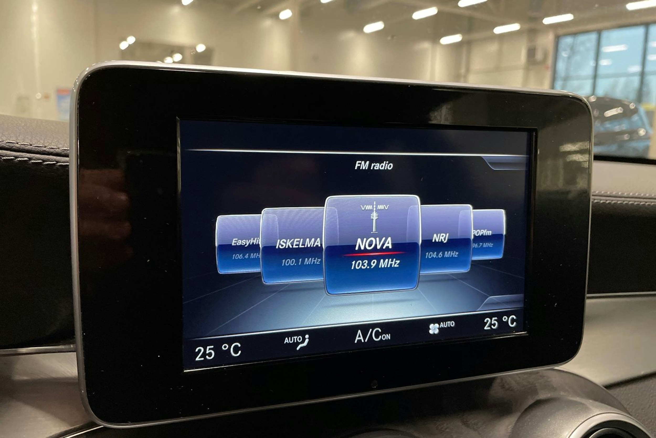 musta Mercedes-Benz C 2016 kuva 24.