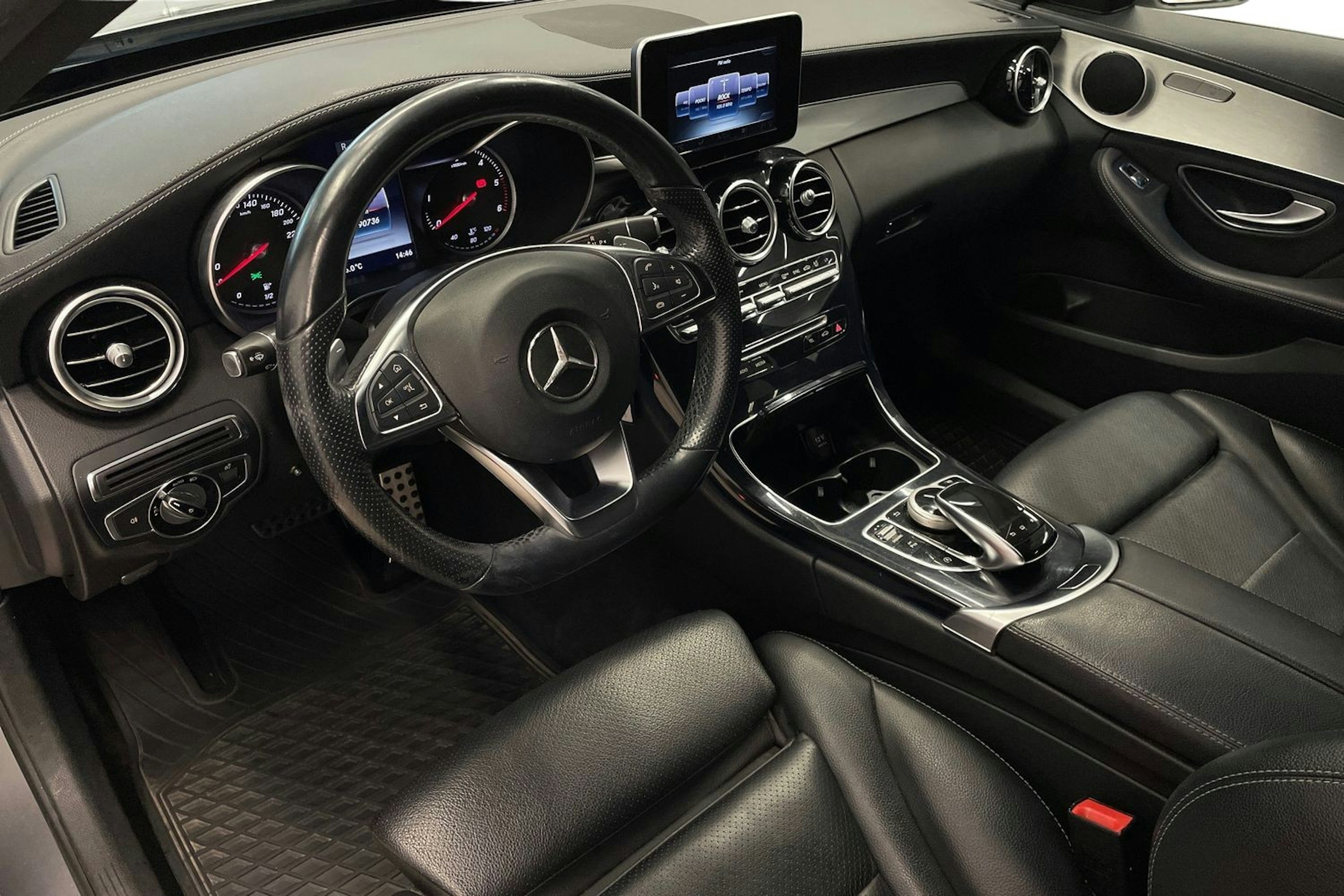 hopea Mercedes-Benz C 2016 kuva 7.