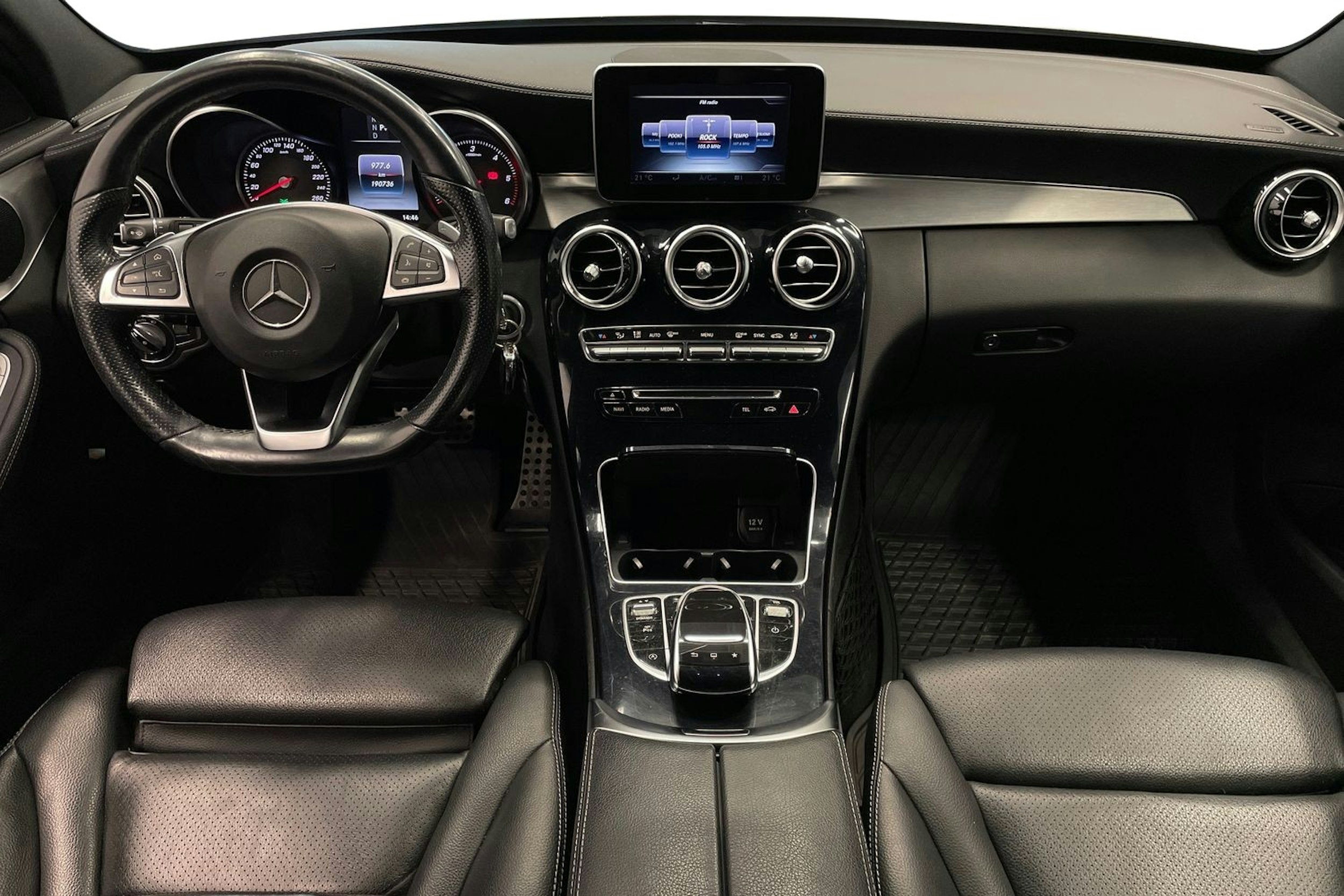 hopea Mercedes-Benz C 2016 kuva 9.
