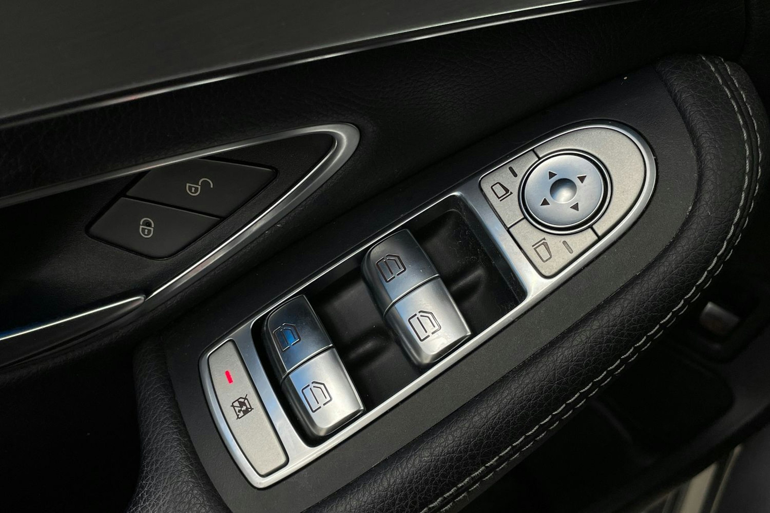 hopea Mercedes-Benz C 2016 kuva 14.