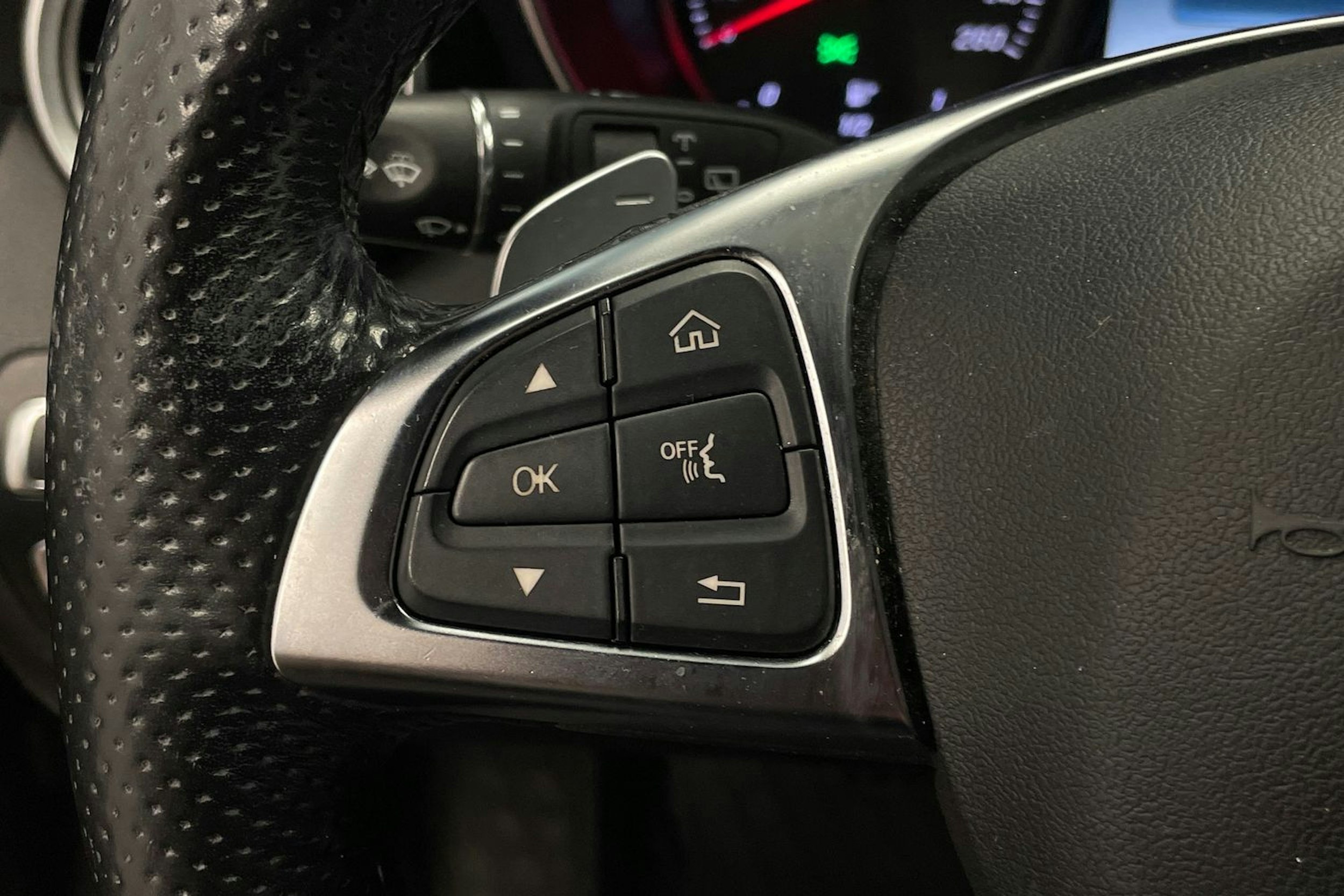 hopea Mercedes-Benz C 2016 kuva 16.