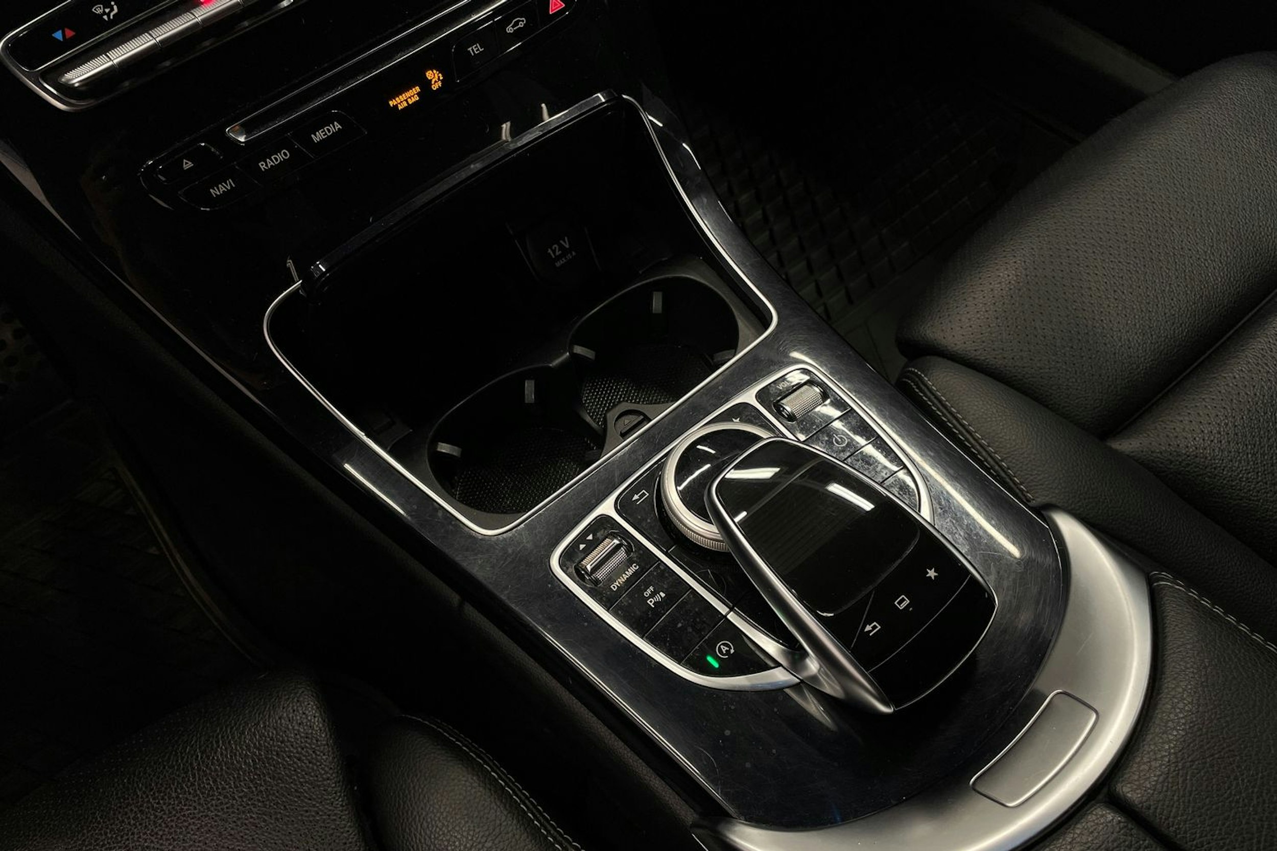 hopea Mercedes-Benz C 2016 kuva 19.