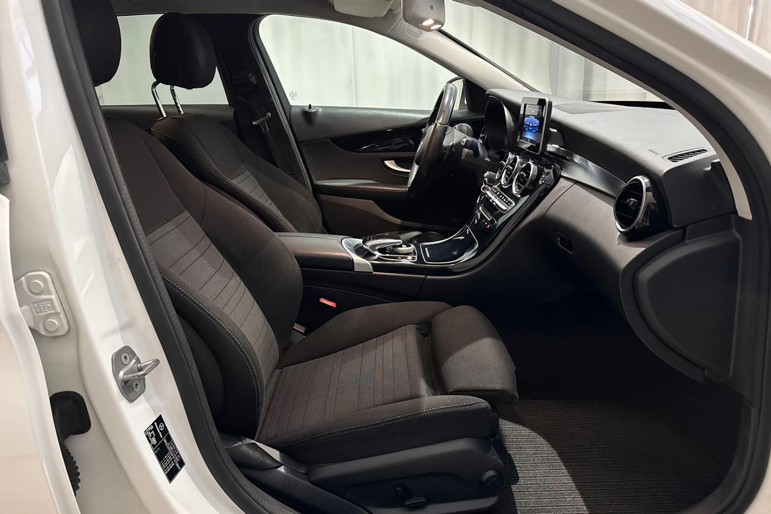 valkoinen Mercedes-Benz C 2016 kuva 13.