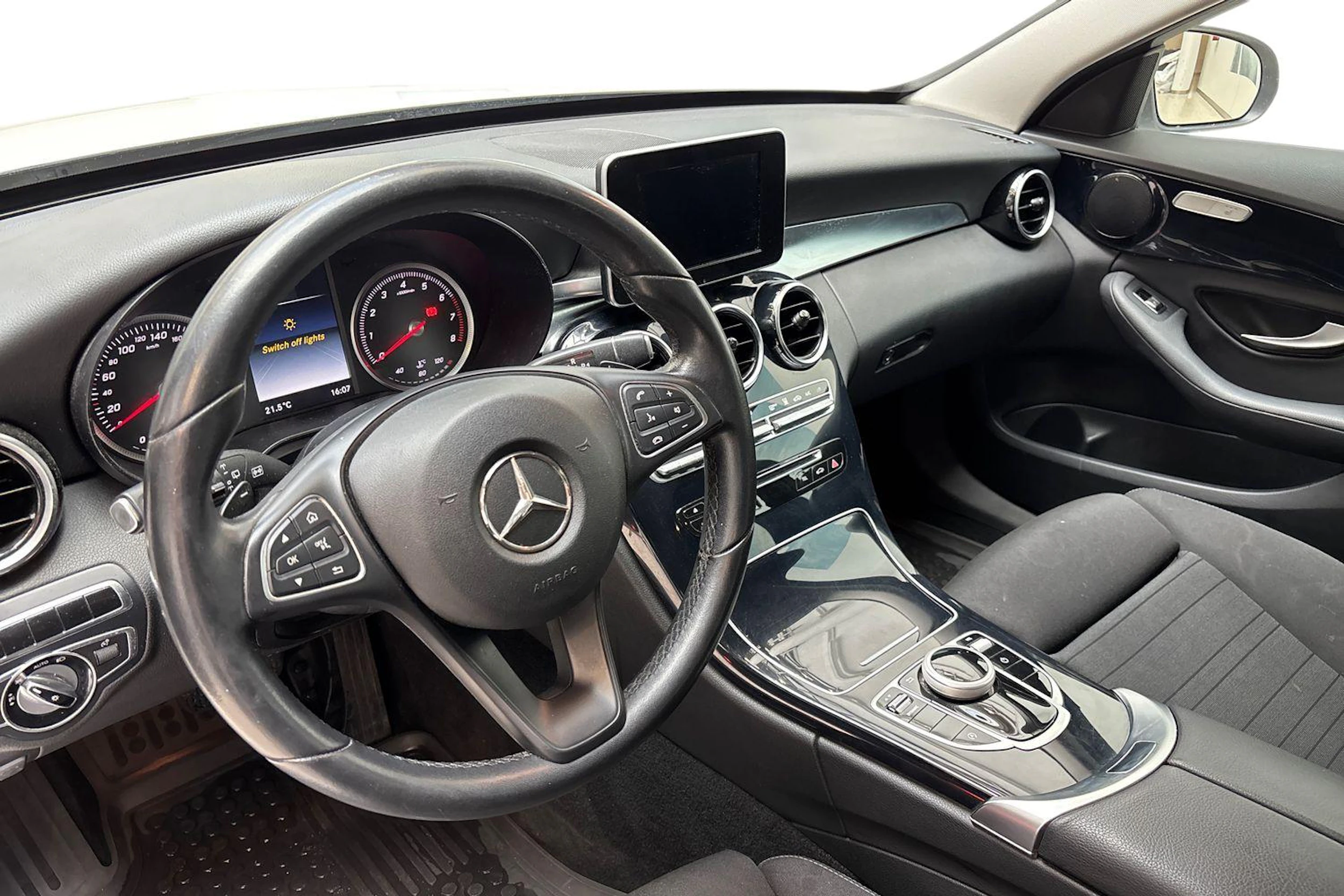 valkoinen Mercedes-Benz C 2016 kuva 6.