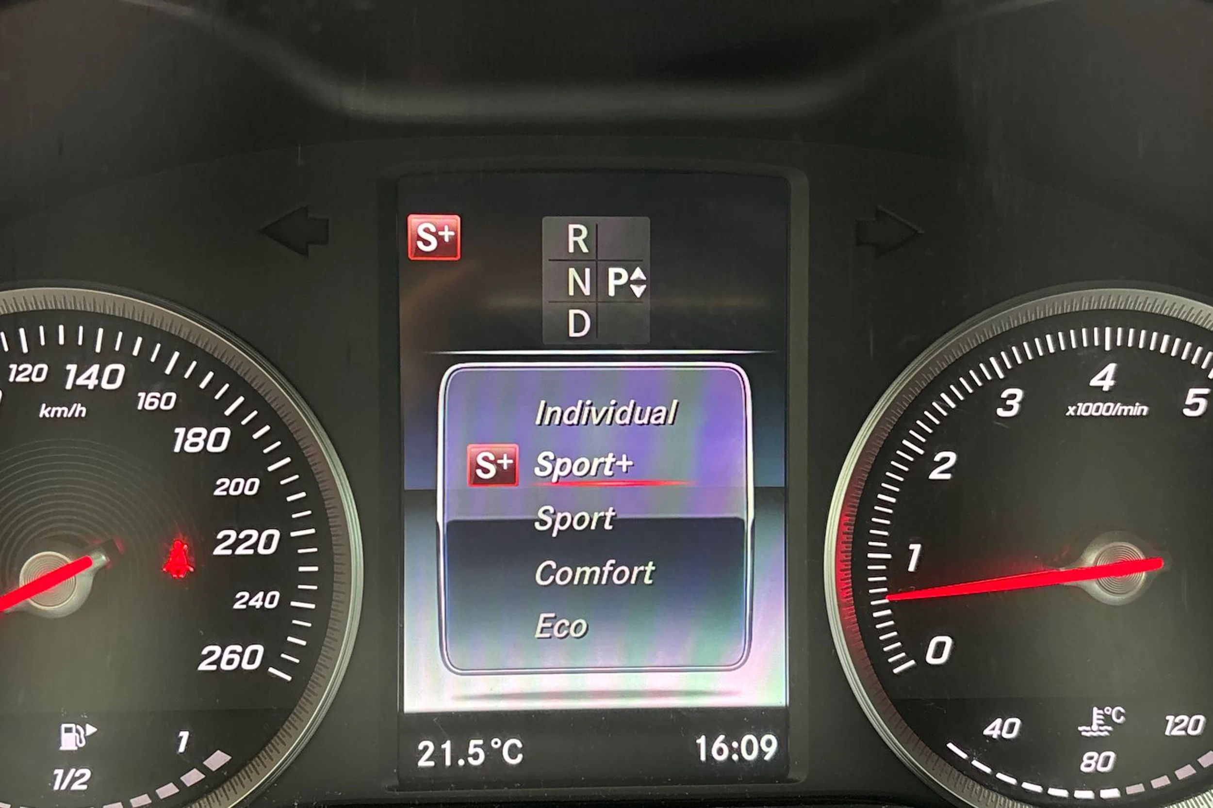 valkoinen Mercedes-Benz C 2016 kuva 23.
