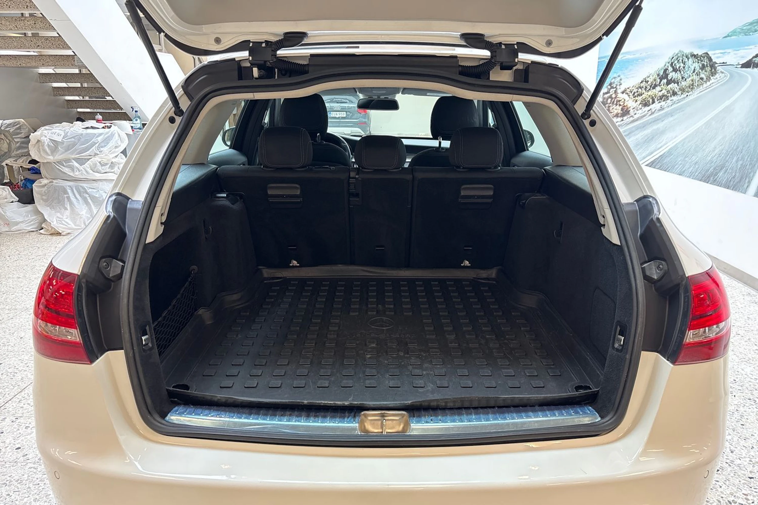 valkoinen Mercedes-Benz C 2016 kuva 12.