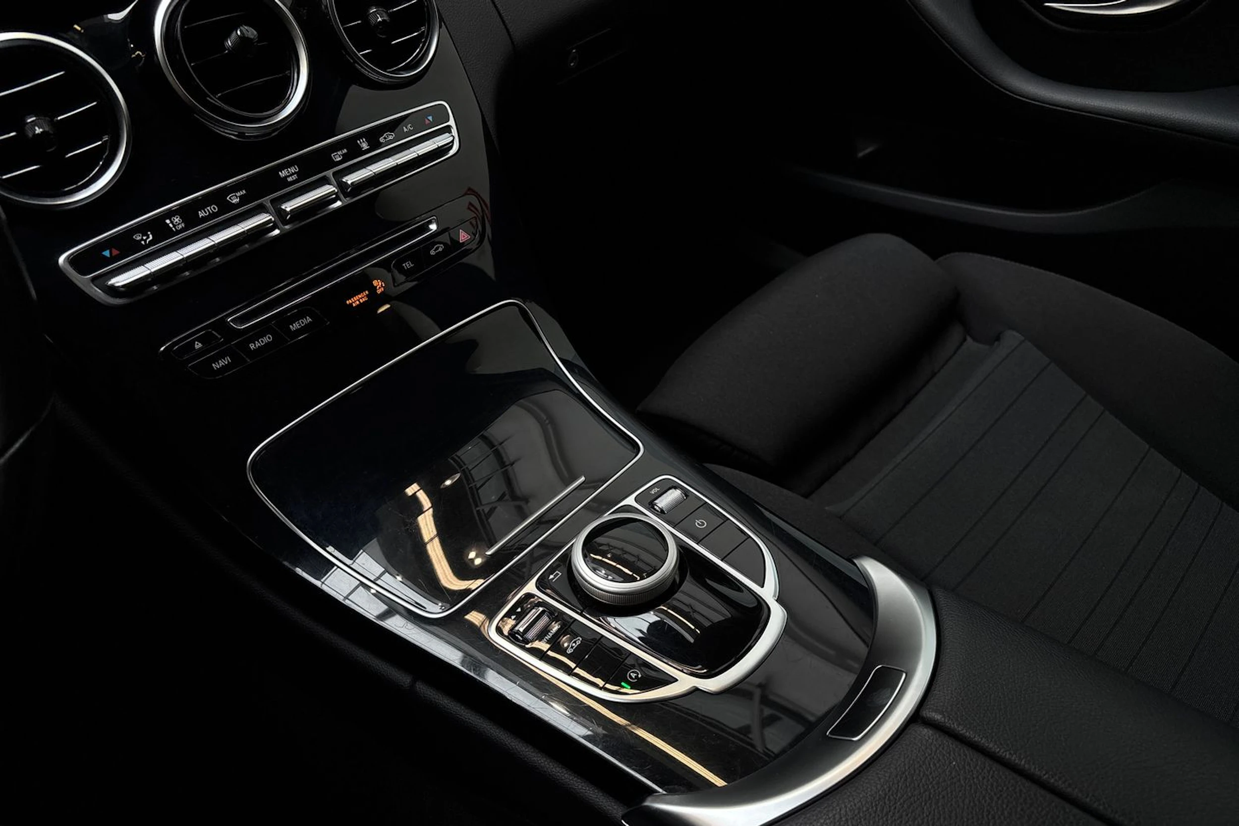 valkoinen Mercedes-Benz C 2016 kuva 22.