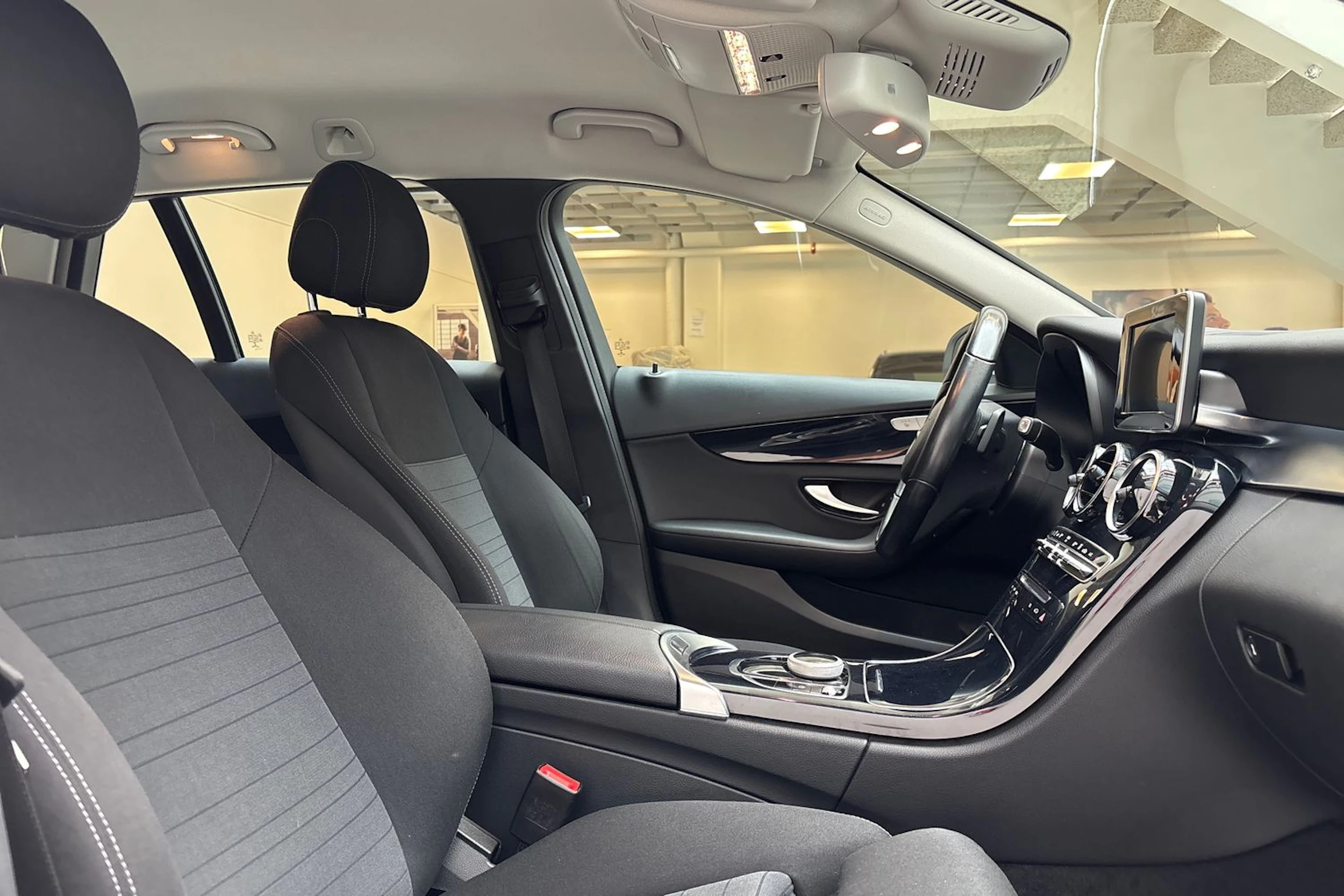valkoinen Mercedes-Benz C 2016 kuva 25.