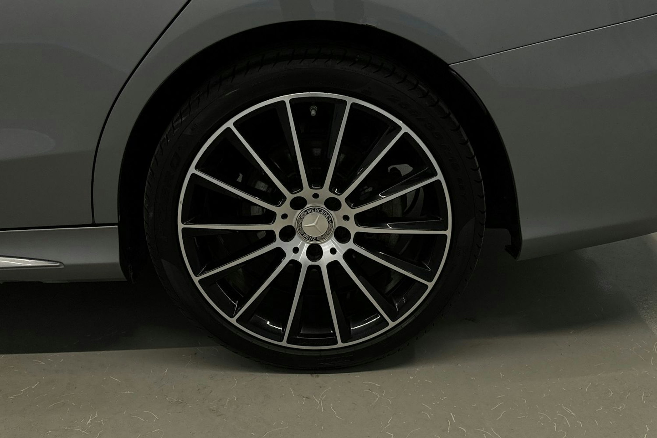 harmaa Mercedes-Benz C 2016 kuva 13.