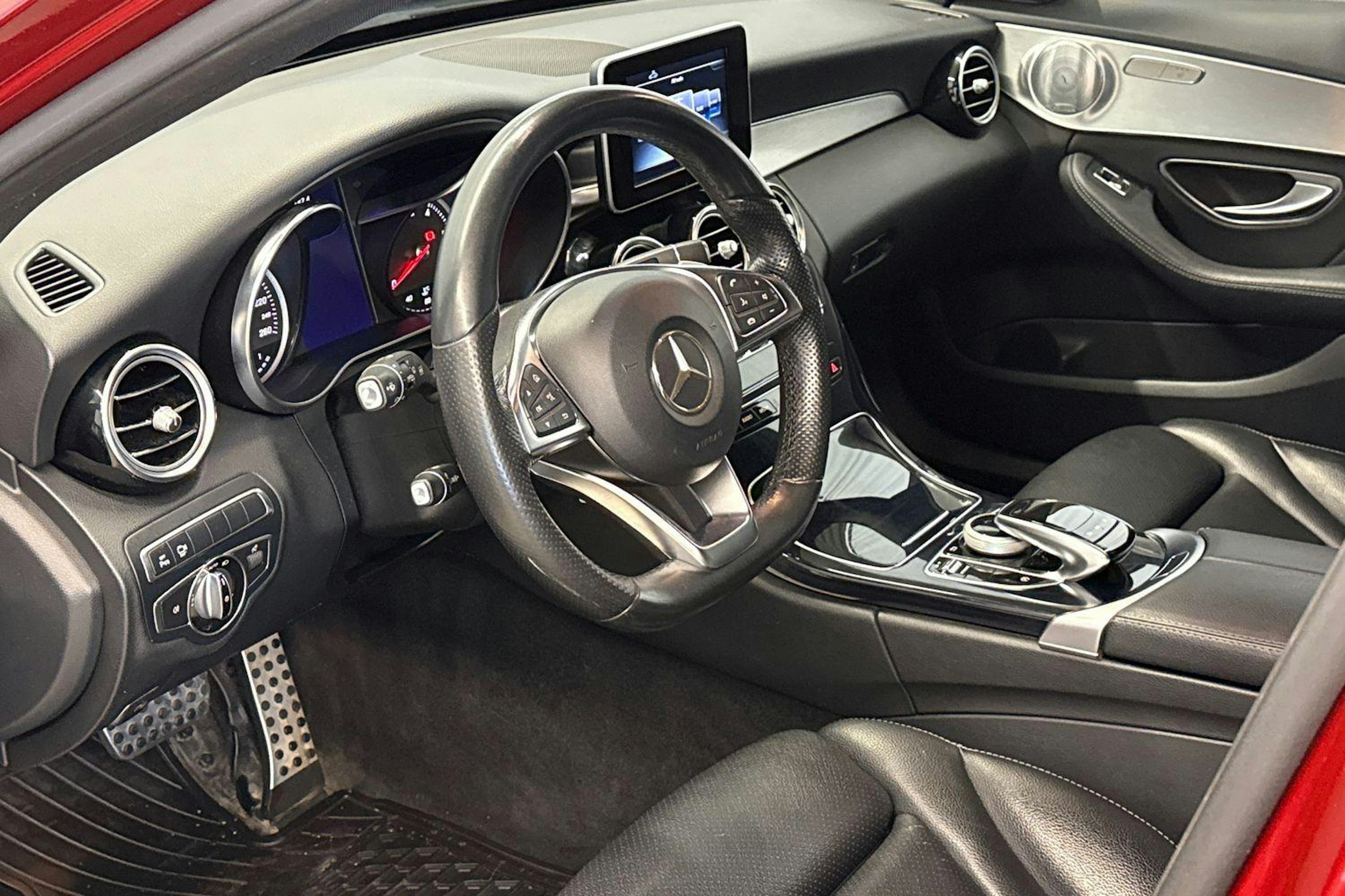 punainen Mercedes-Benz C 2016 kuva 7.