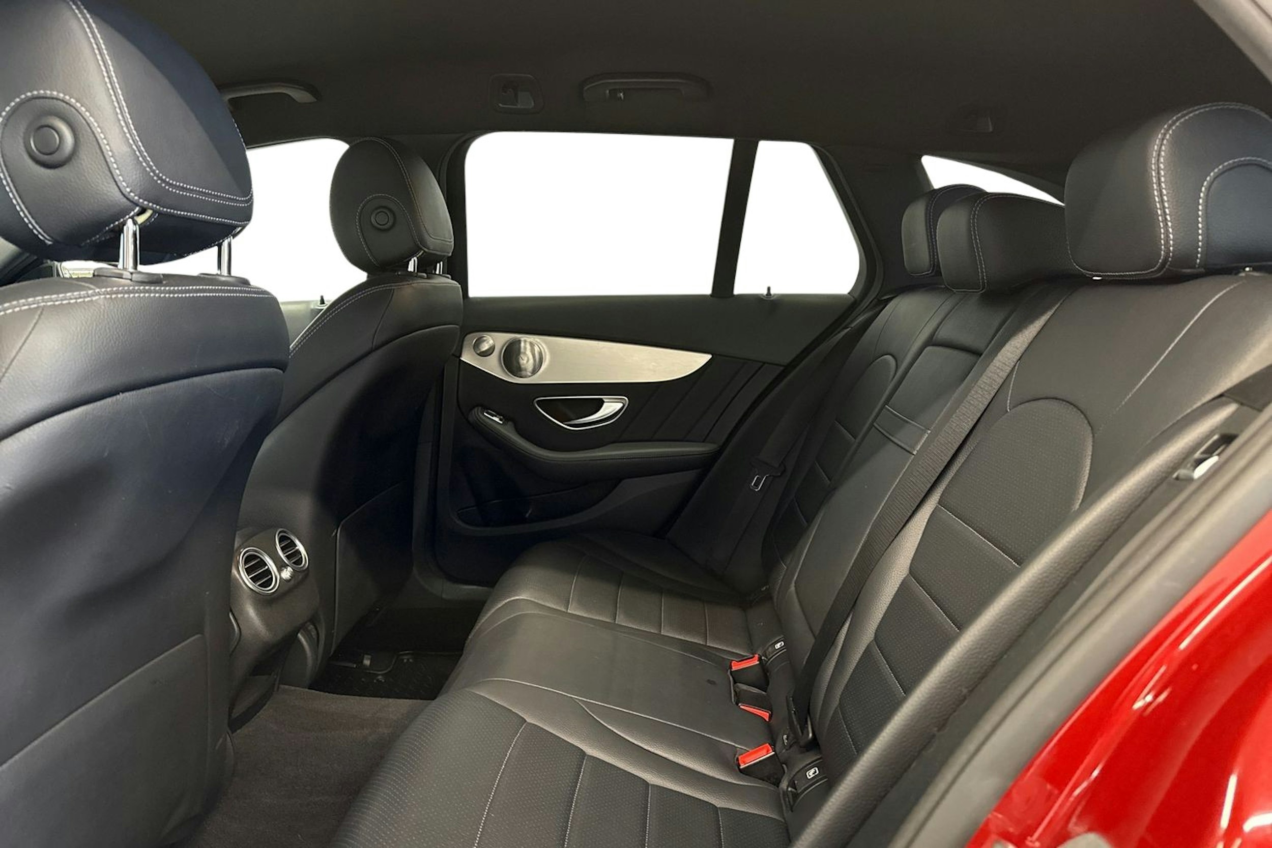 punainen Mercedes-Benz C 2016 kuva 10.