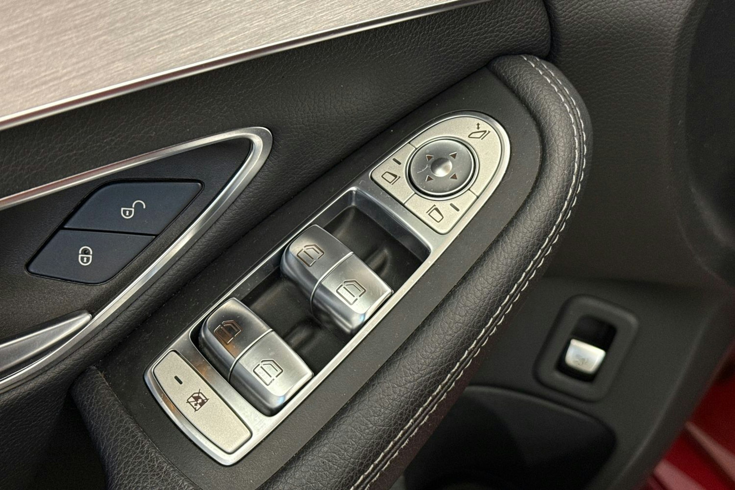 punainen Mercedes-Benz C 2016 kuva 14.