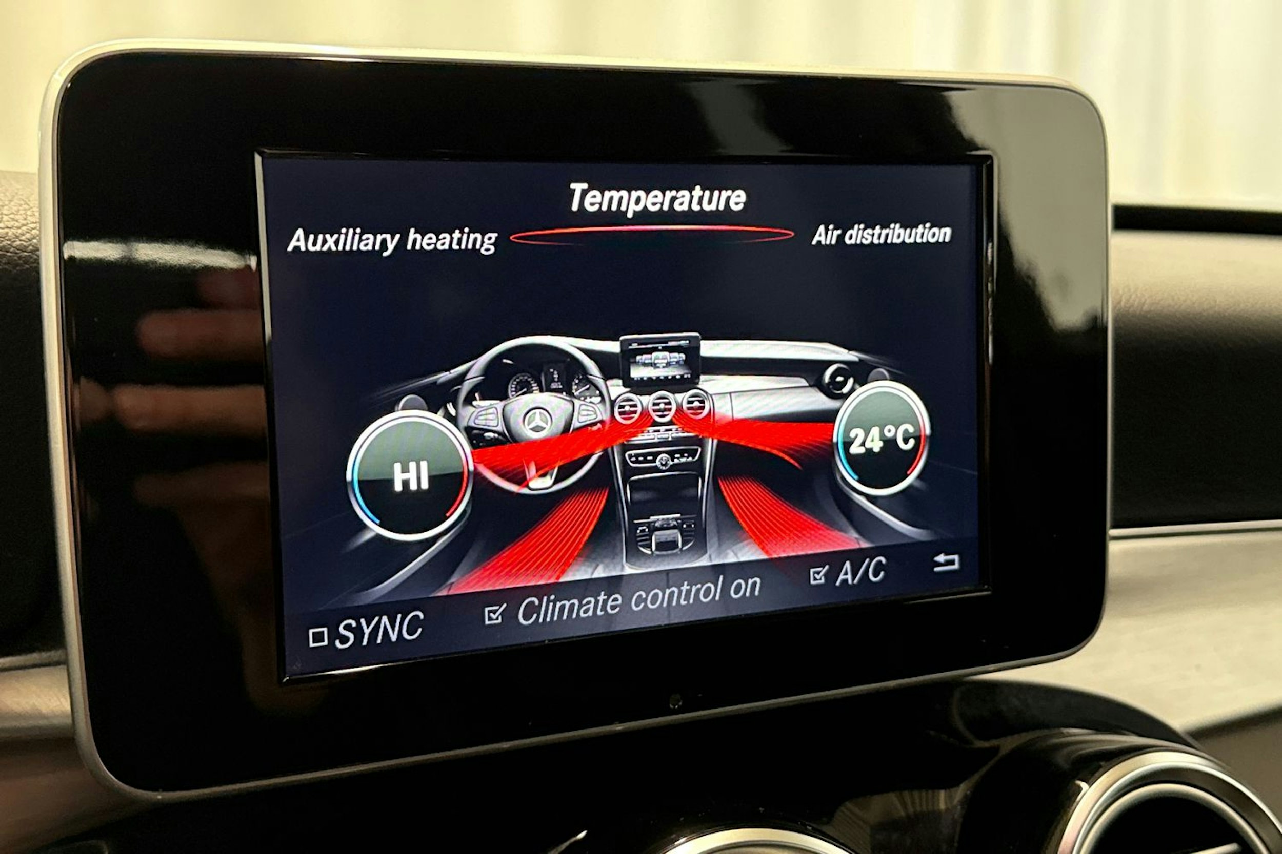 punainen Mercedes-Benz C 2016 kuva 19.