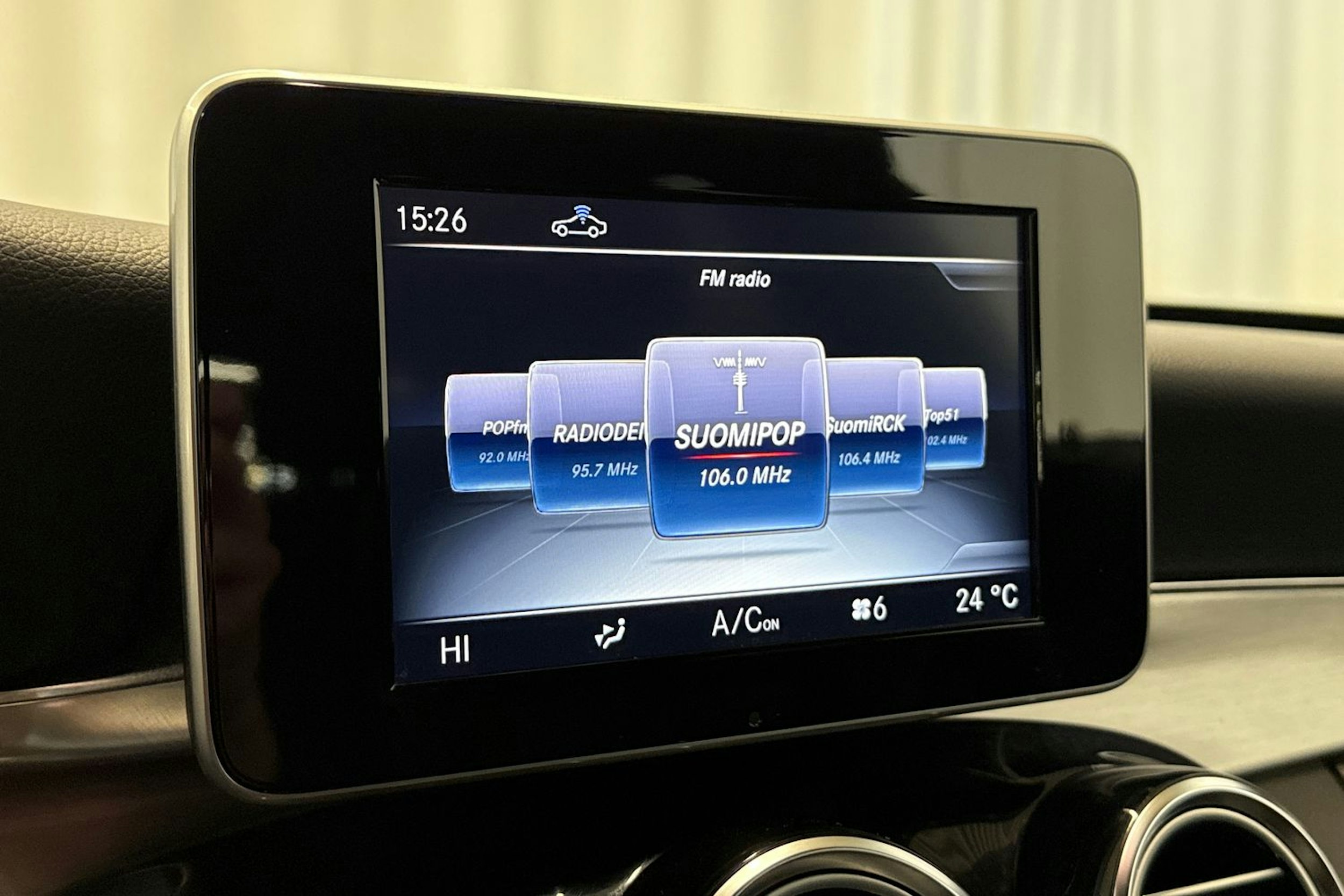 punainen Mercedes-Benz C 2016 kuva 24.