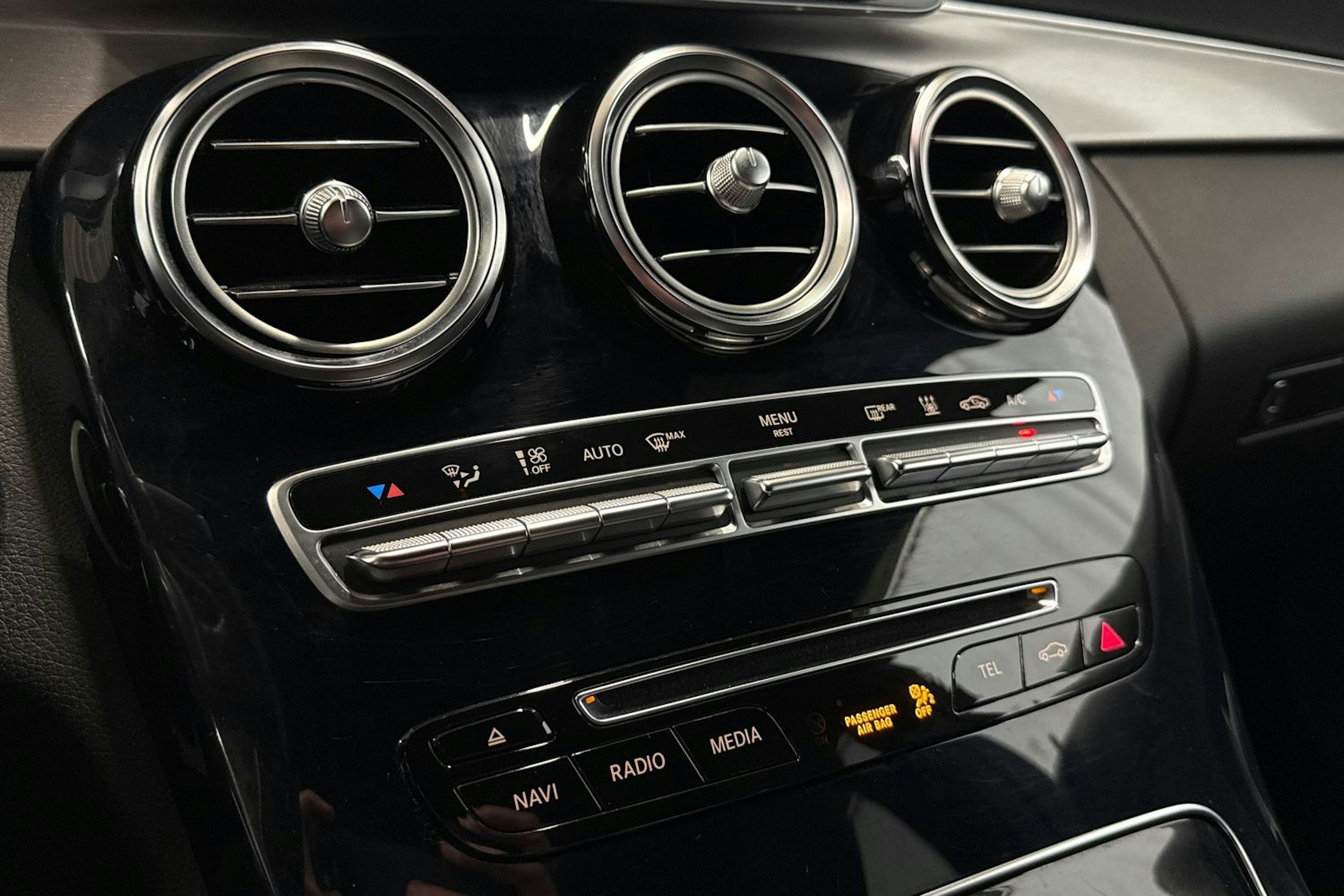 punainen Mercedes-Benz C 2016 kuva 27.