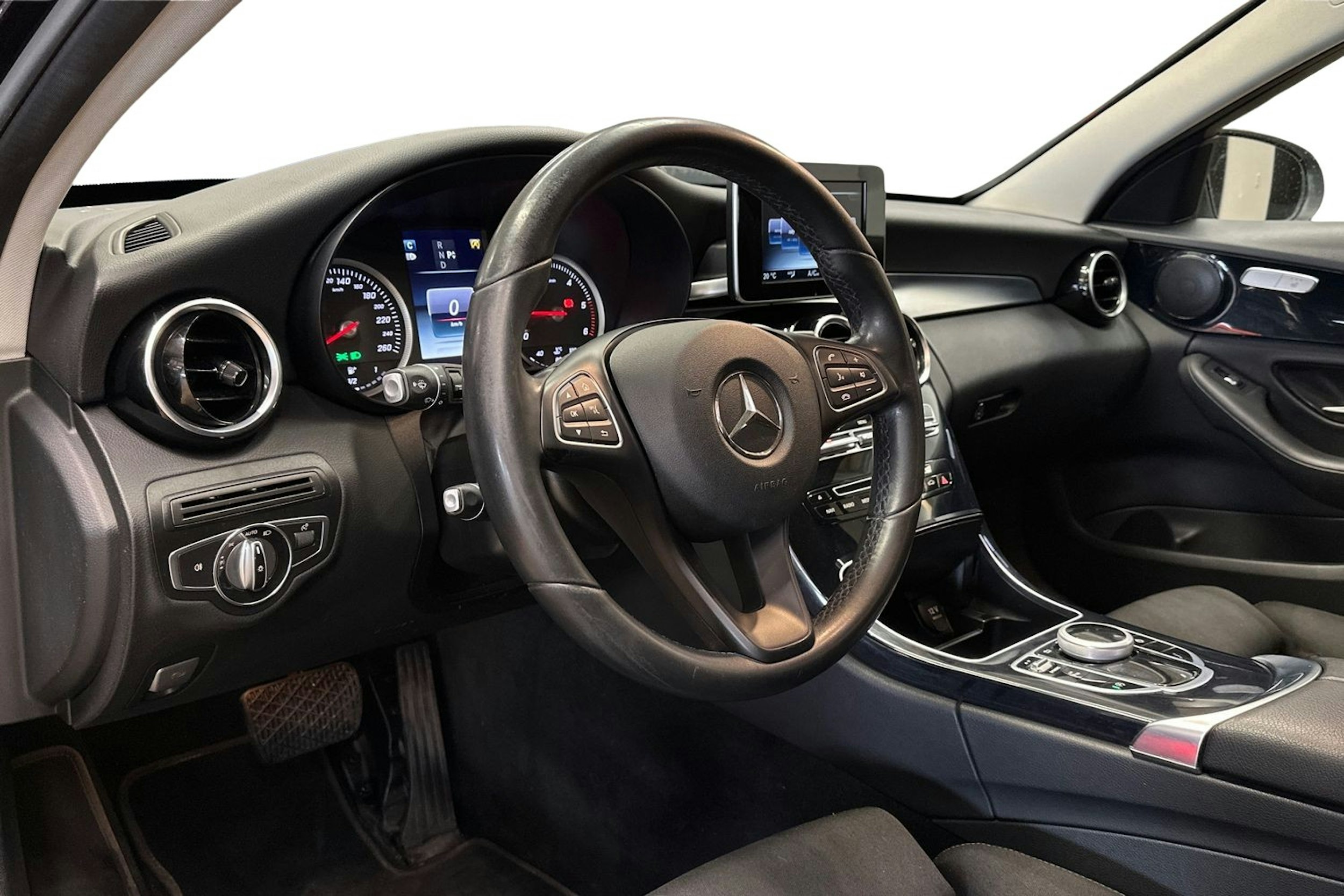 musta Mercedes-Benz C 2016 kuva 7.