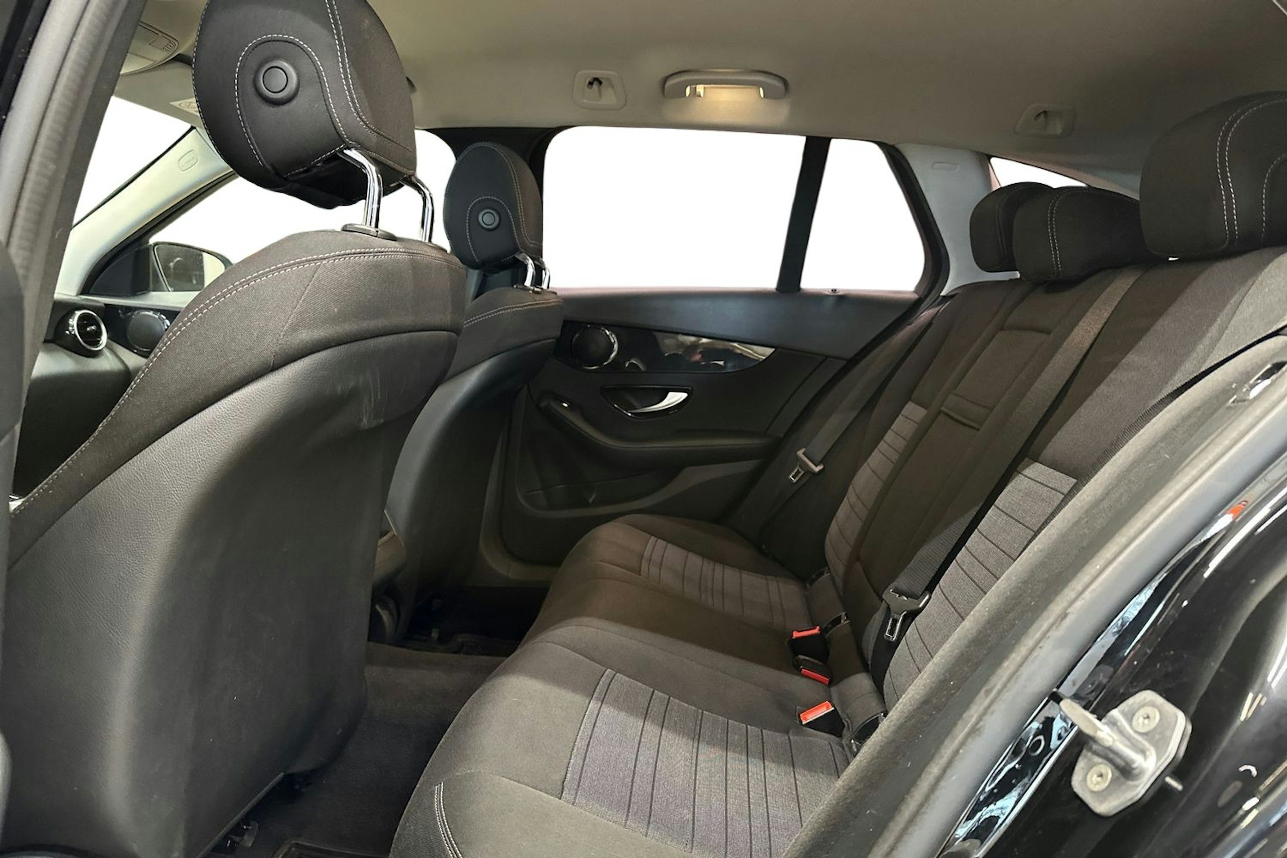 musta Mercedes-Benz C 2016 kuva 10.