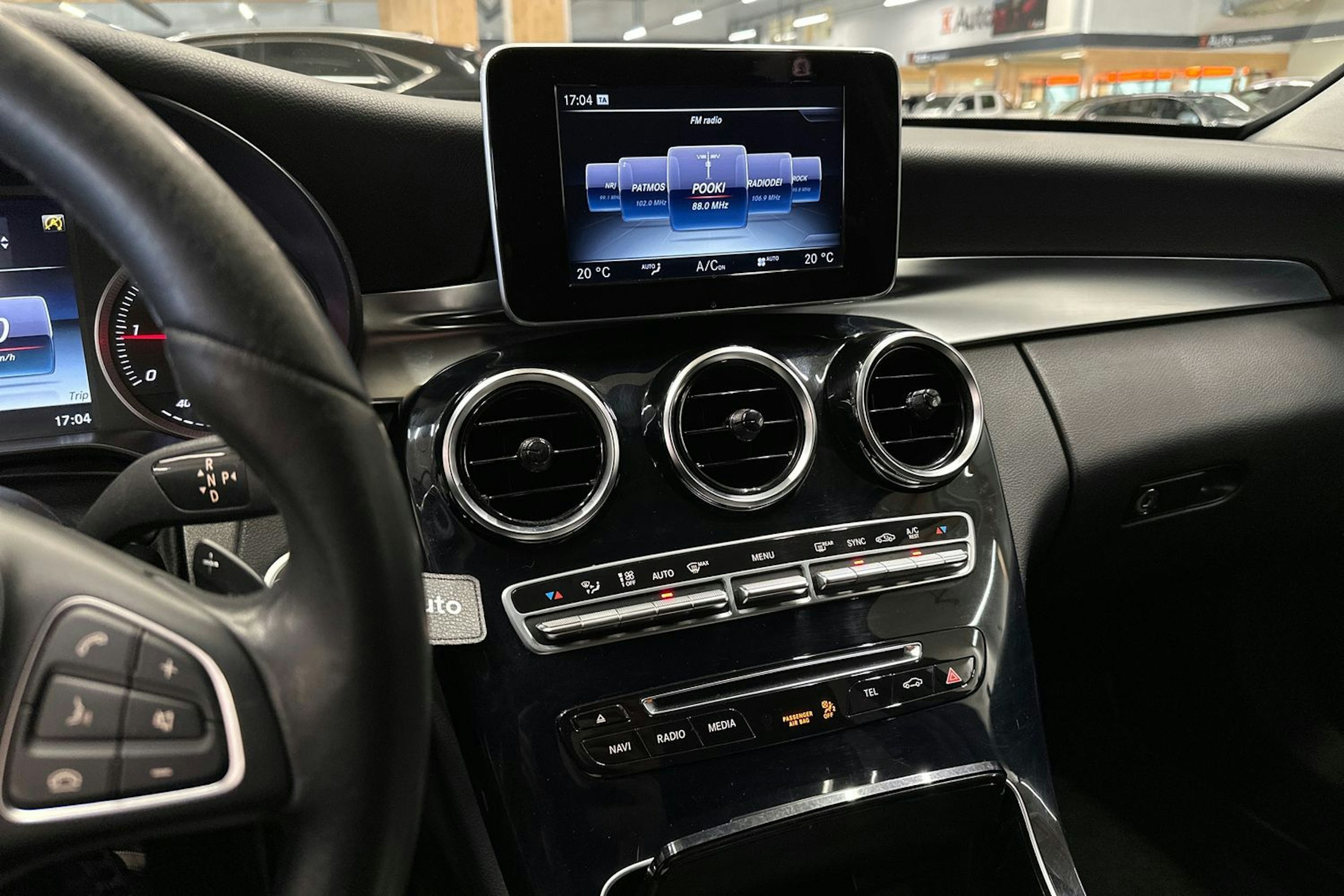 musta Mercedes-Benz C 2016 kuva 15.