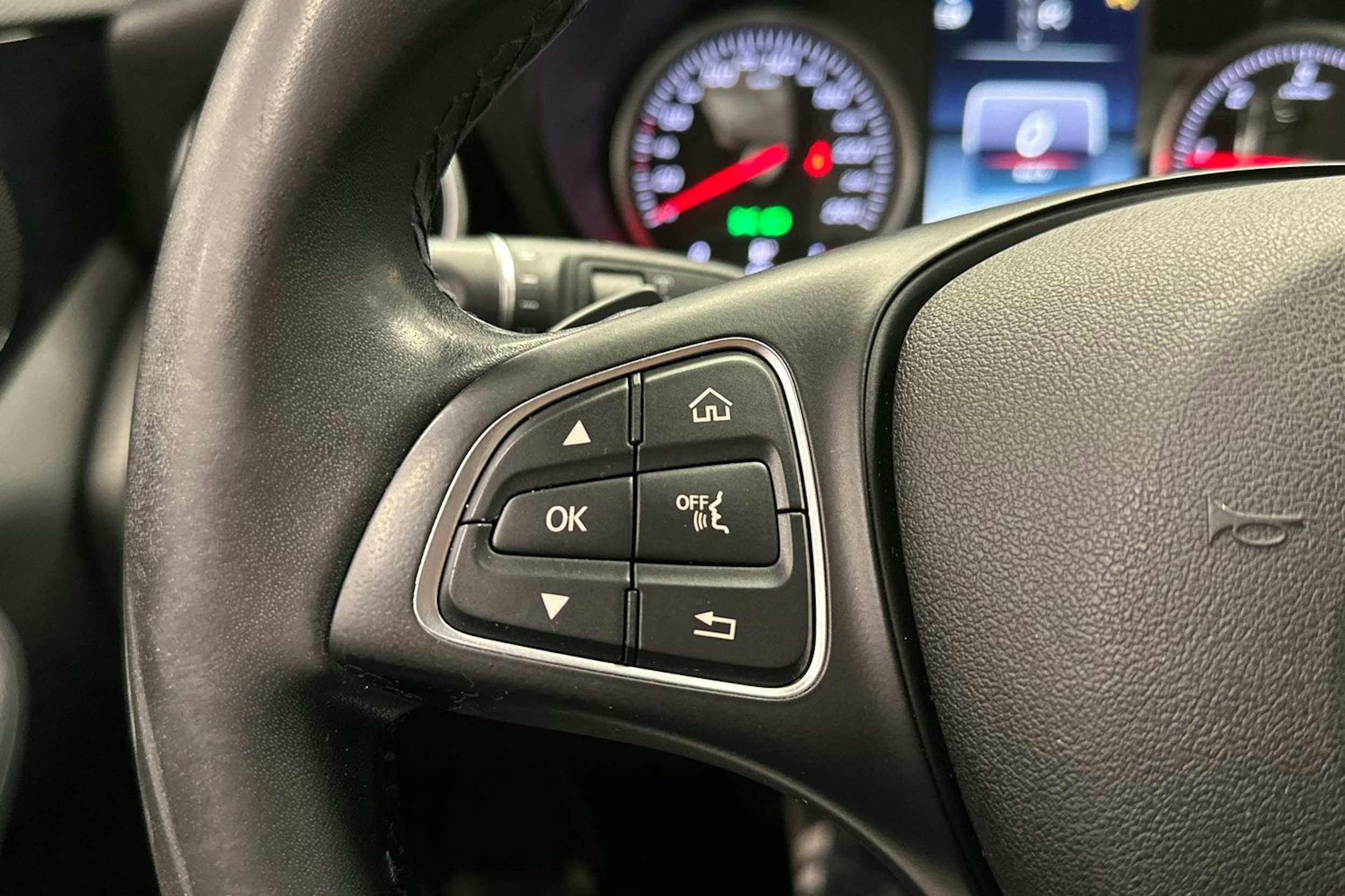 musta Mercedes-Benz C 2016 kuva 18.