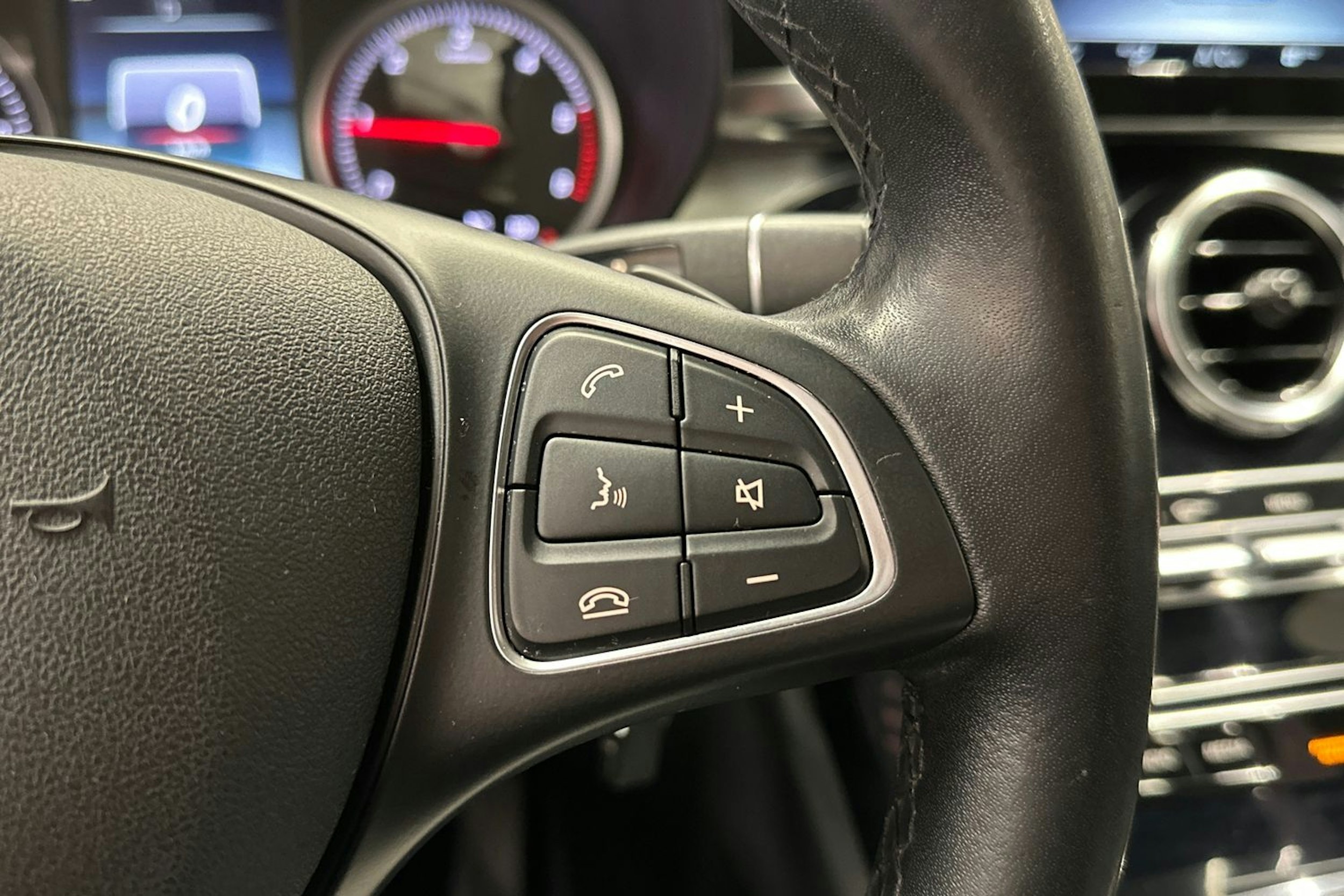 musta Mercedes-Benz C 2016 kuva 19.