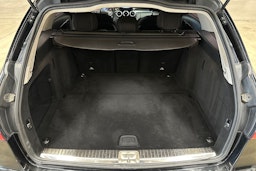 musta Mercedes-Benz C 2016 kuva 23.