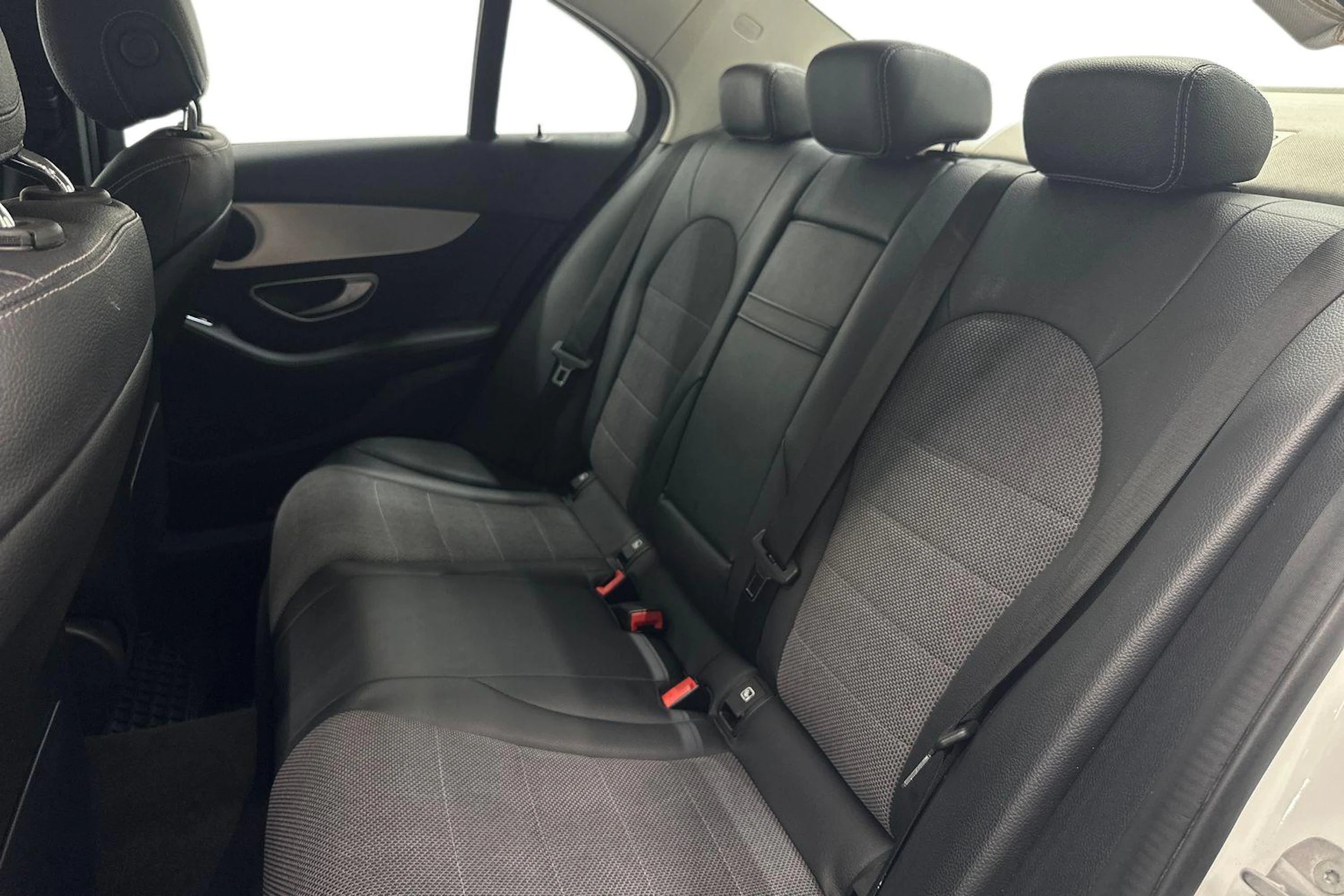 valkoinen Mercedes-Benz C 2016 kuva 8.