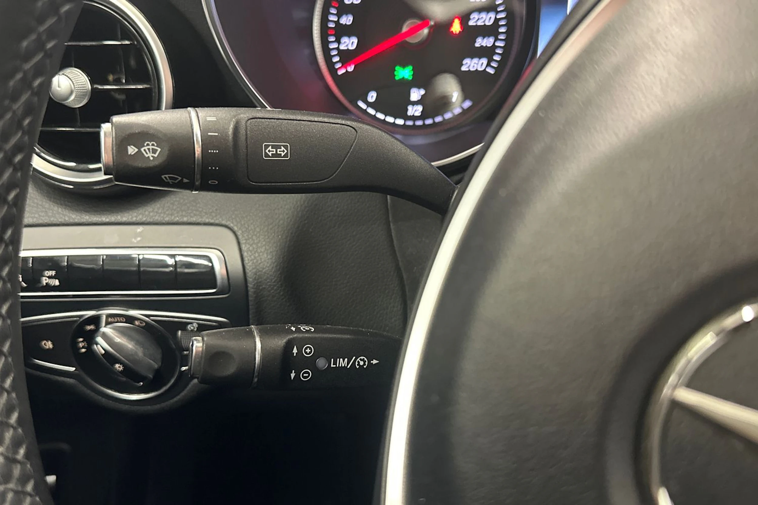 valkoinen Mercedes-Benz C 2016 kuva 13.