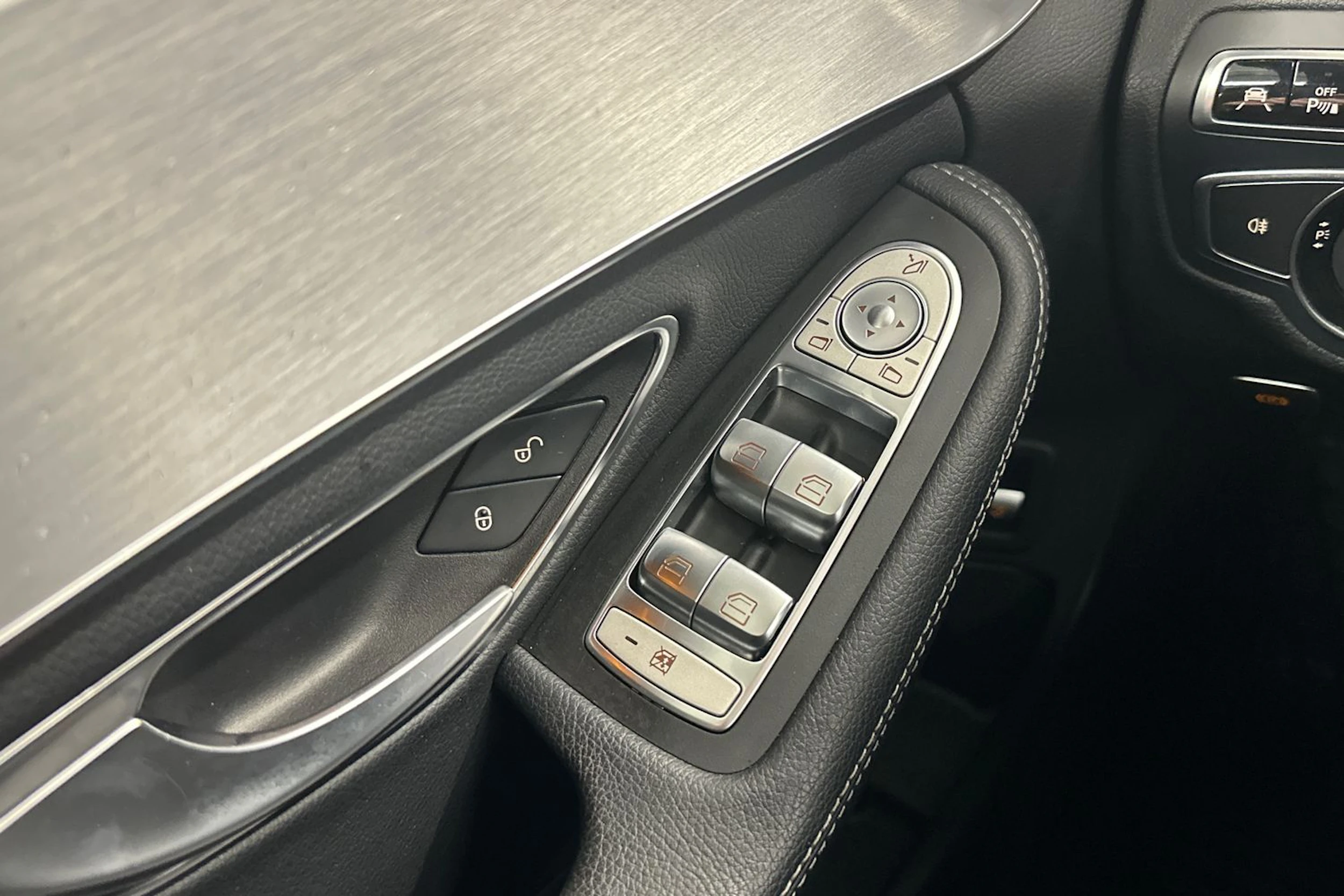 valkoinen Mercedes-Benz C 2016 kuva 26.