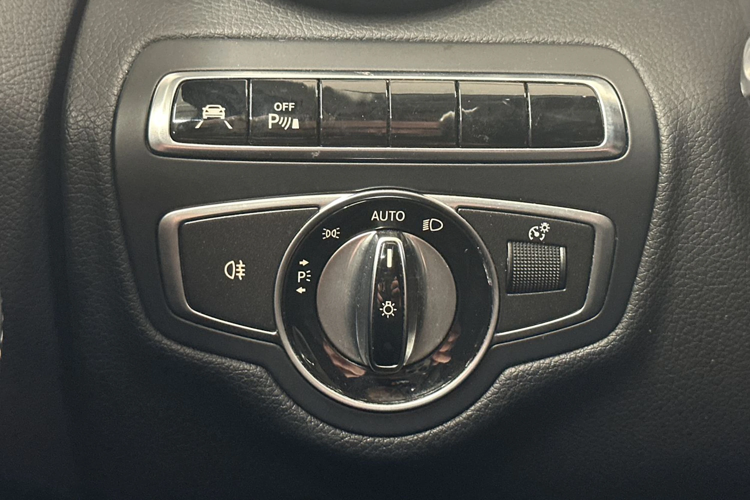 valkoinen Mercedes-Benz C 2016 kuva 27.
