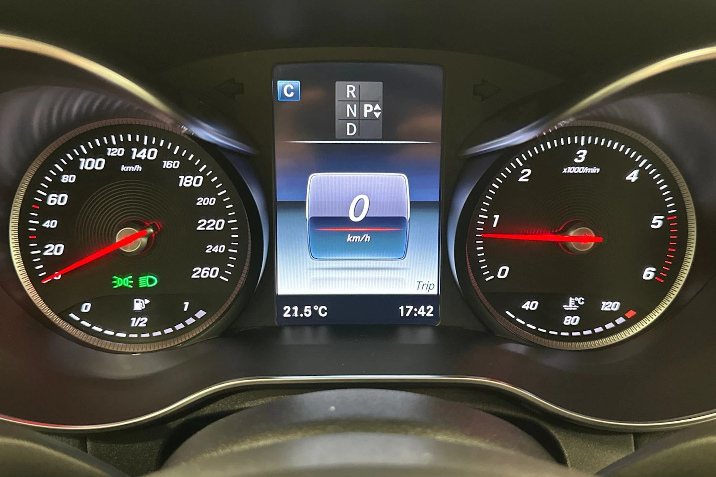 valkoinen Mercedes-Benz C 2016 kuva 31.