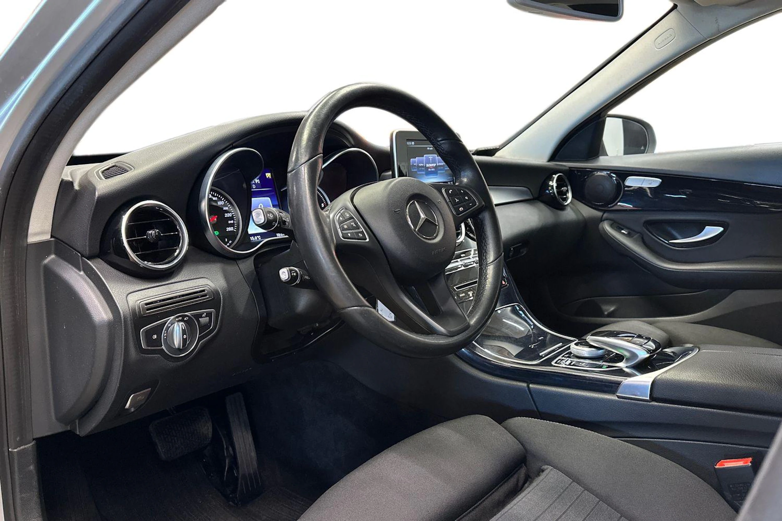 hopea Mercedes-Benz C 2016 kuva 6.