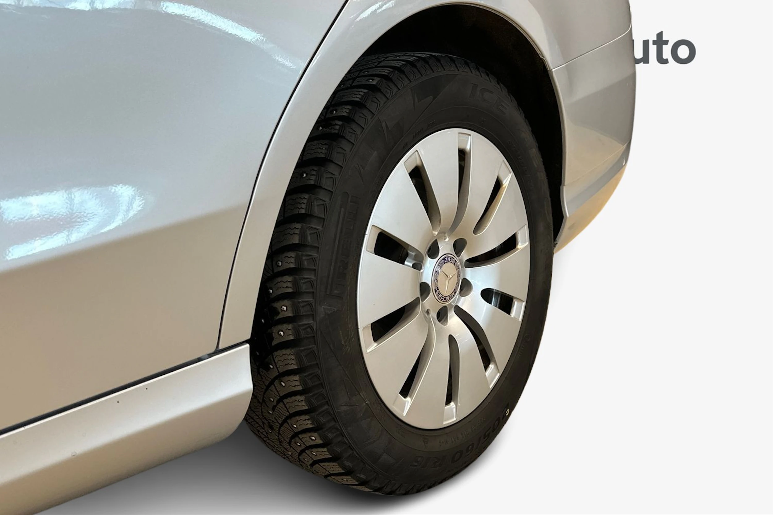 hopea Mercedes-Benz C 2016 kuva 9.