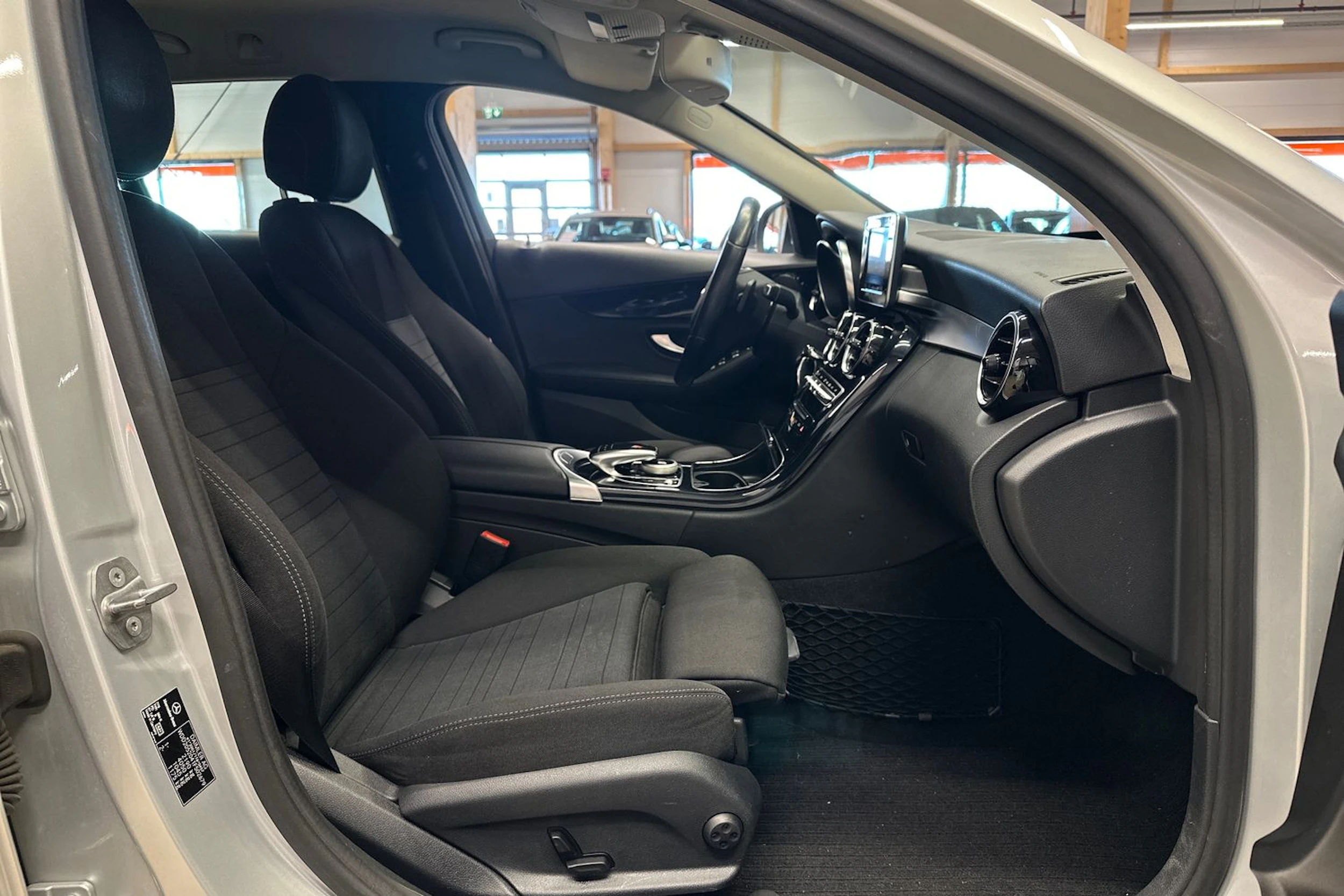hopea Mercedes-Benz C 2016 kuva 11.