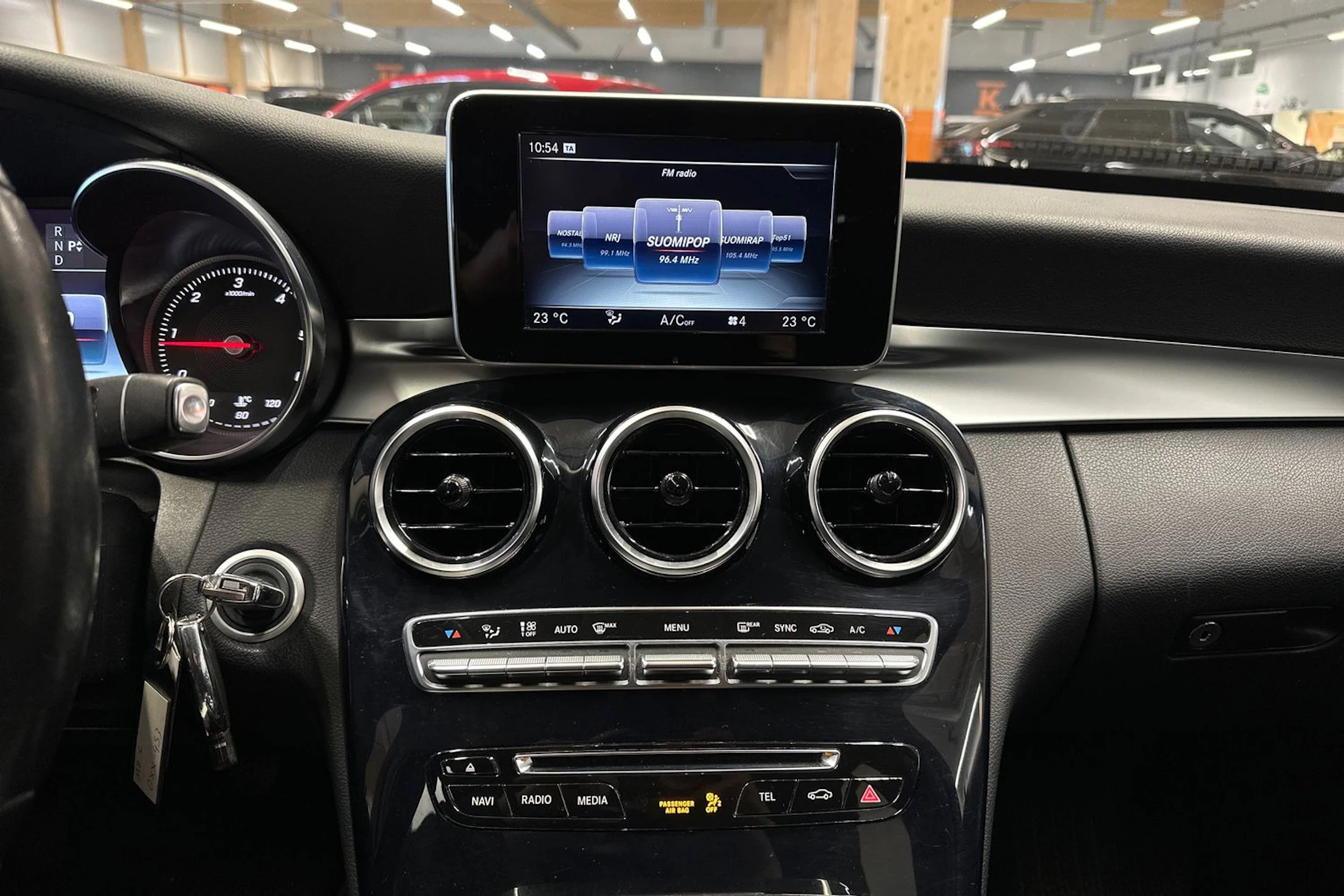 hopea Mercedes-Benz C 2016 kuva 15.