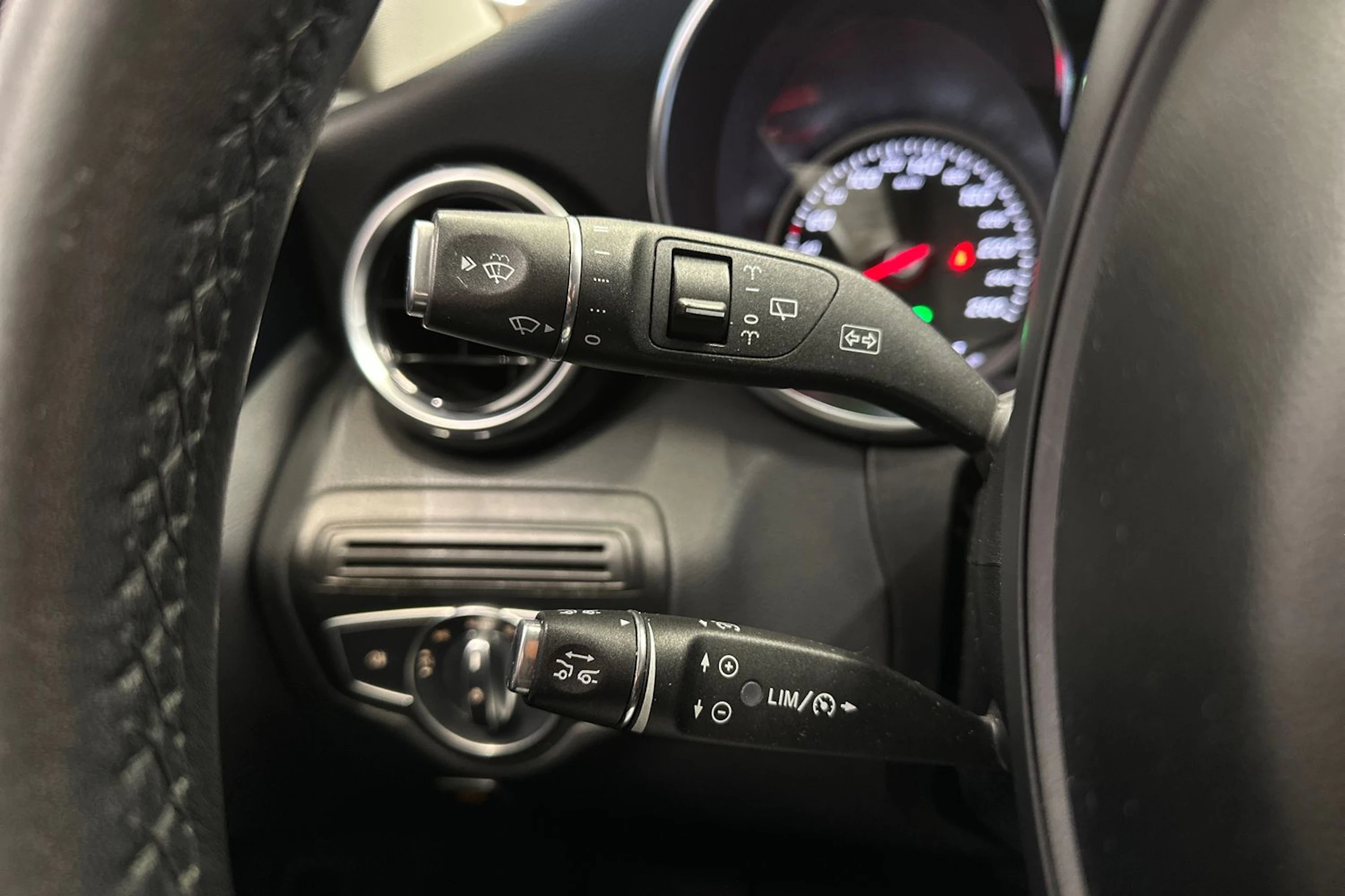 hopea Mercedes-Benz C 2016 kuva 18.