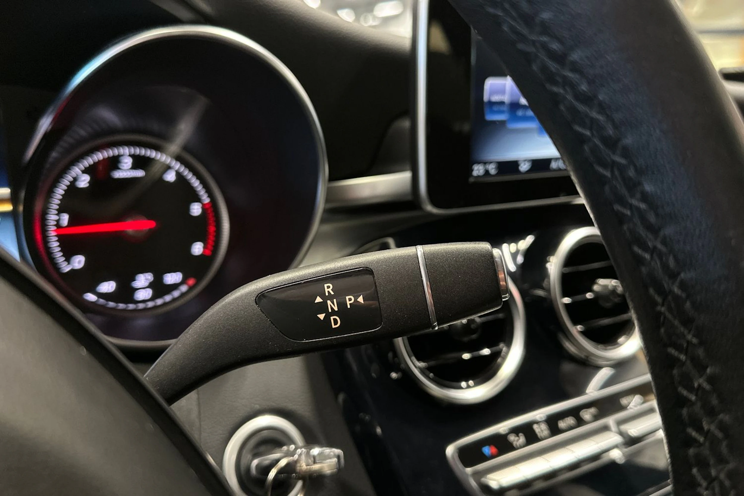 hopea Mercedes-Benz C 2016 kuva 19.