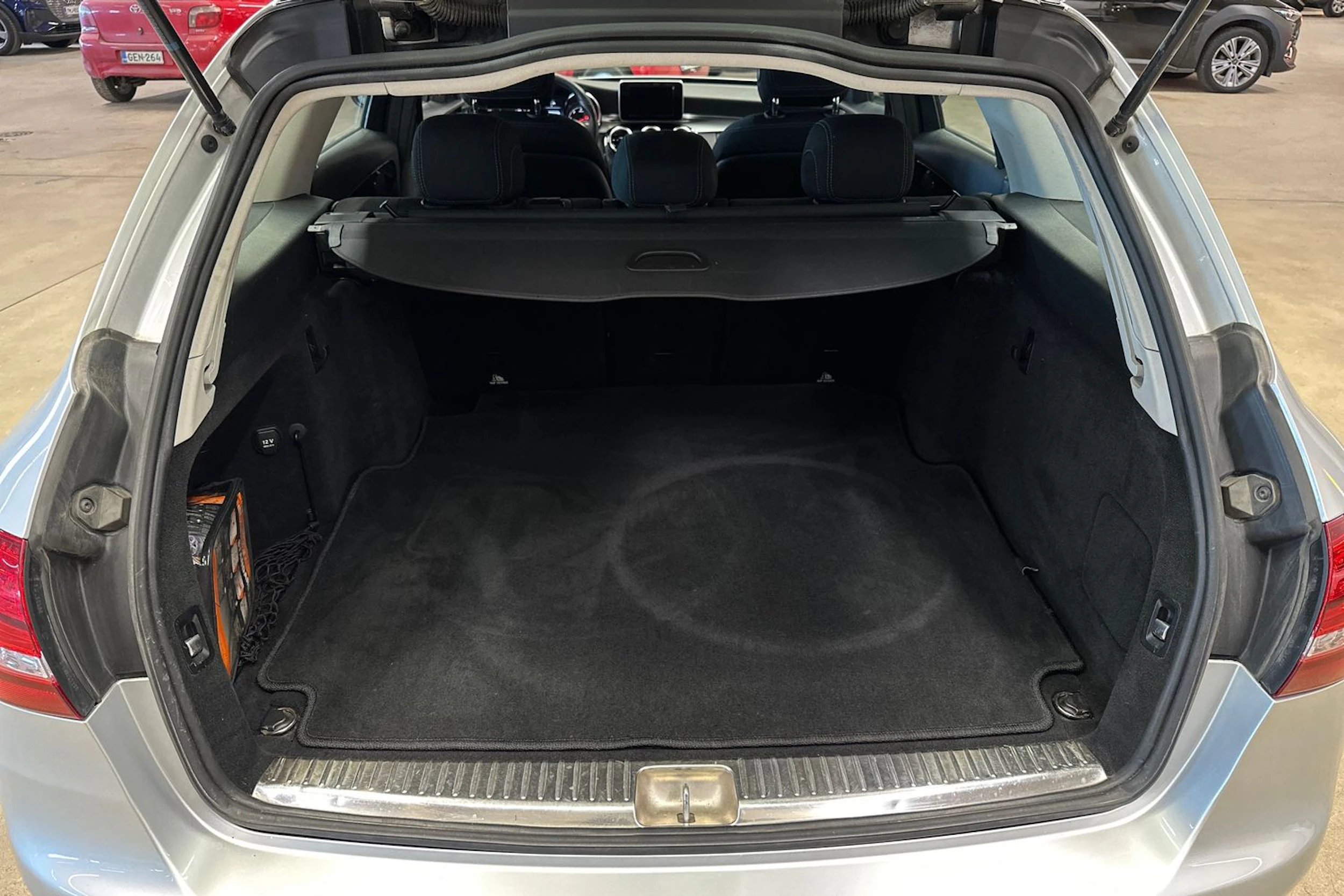 hopea Mercedes-Benz C 2016 kuva 24.