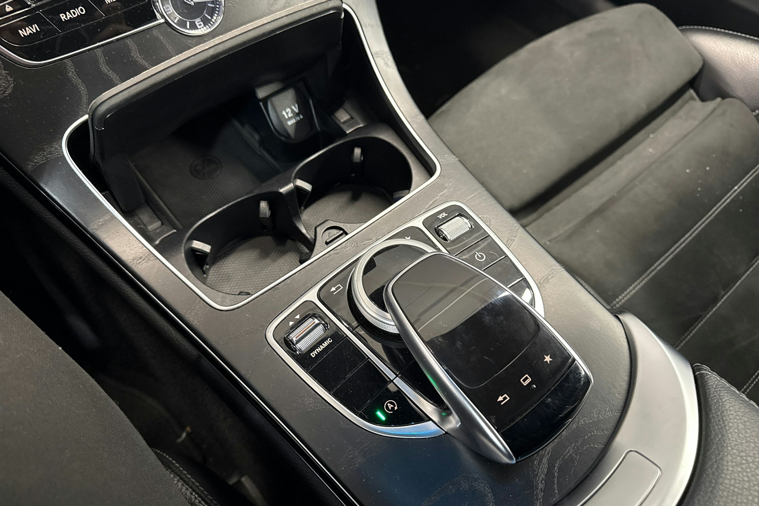 harmaa Mercedes-Benz C 2016 kuva 19.