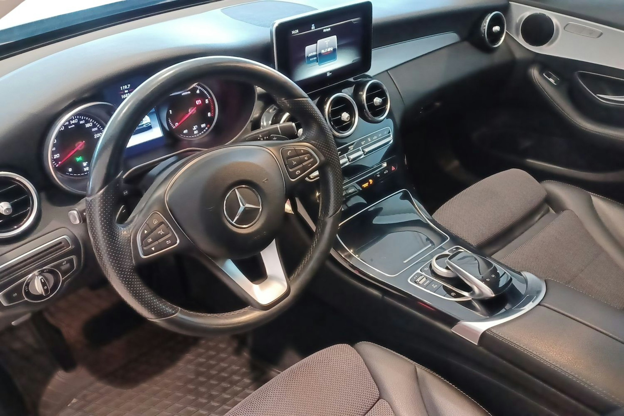 Mercedes-Benz C 2016 kuva 7.
