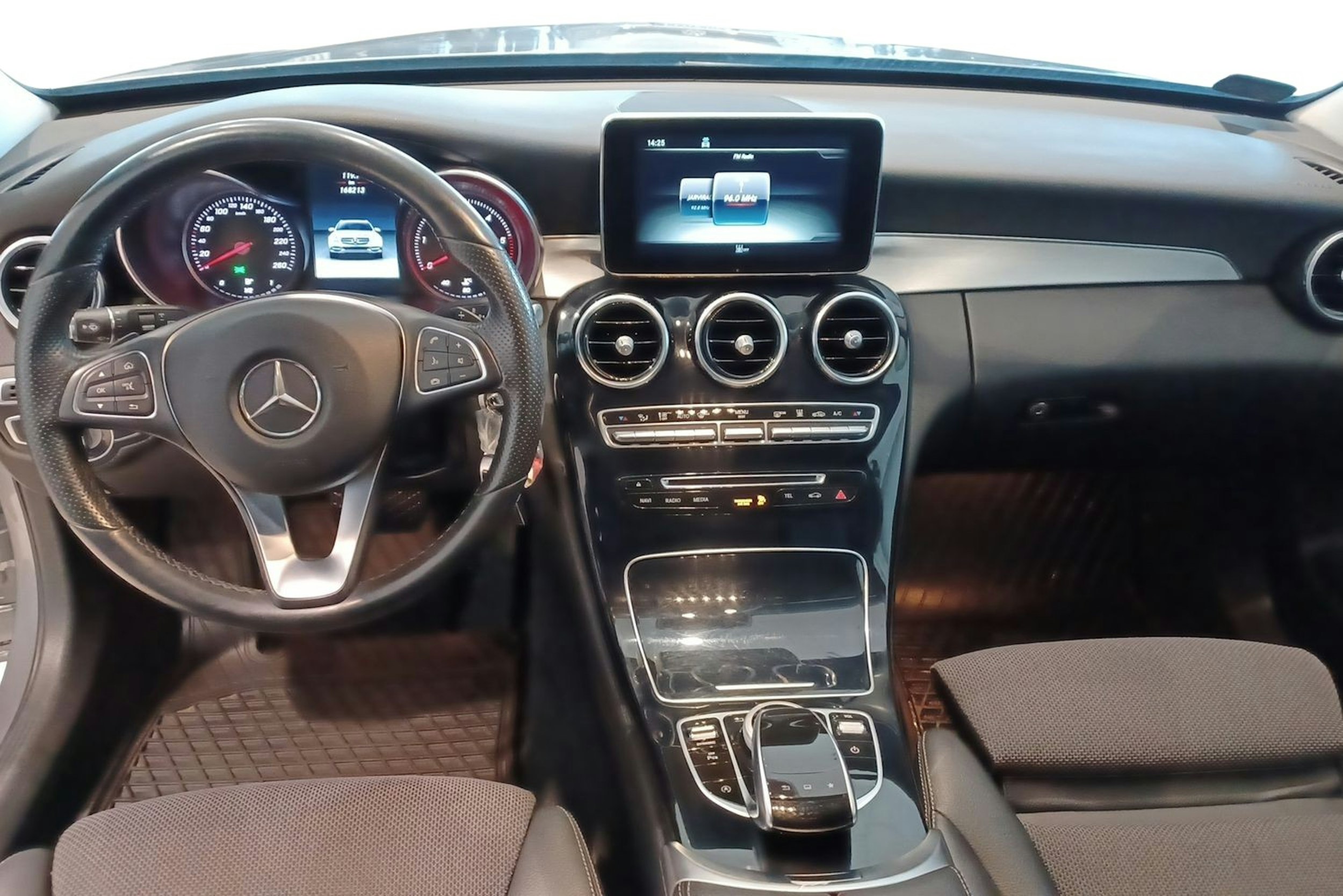 Mercedes-Benz C 2016 kuva 9.