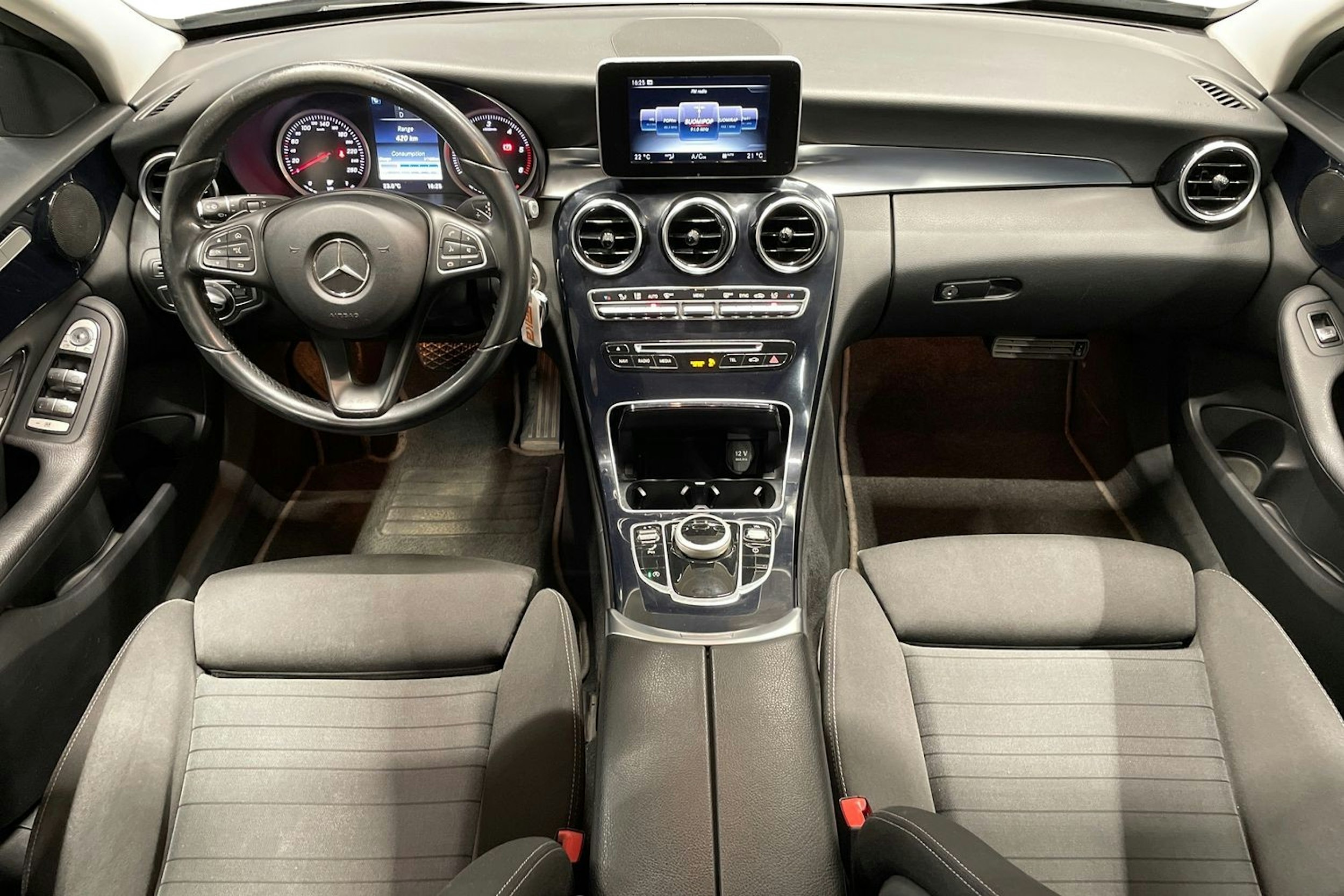 Ruskea (beige) Mercedes-Benz C 2016 kuva 9.