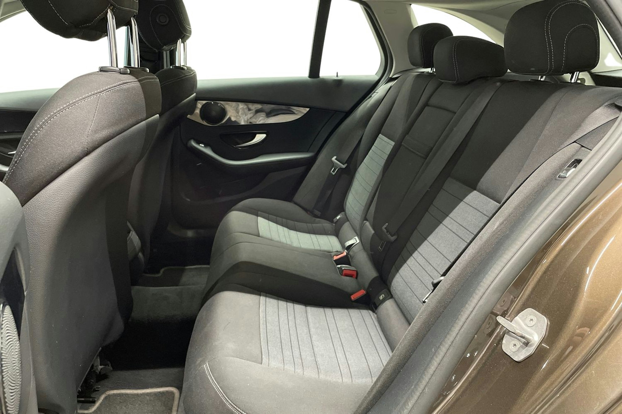 Ruskea (beige) Mercedes-Benz C 2016 kuva 10.