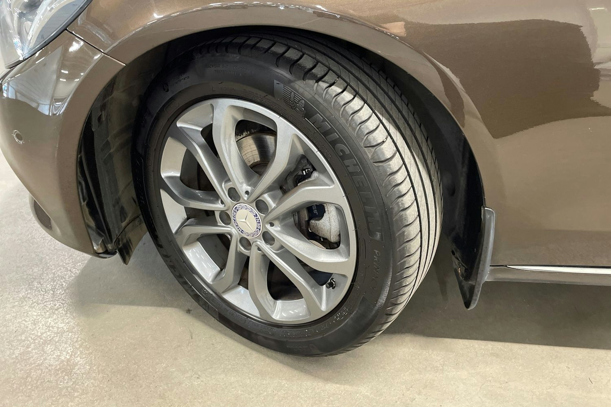 Ruskea (beige) Mercedes-Benz C 2016 kuva 13.