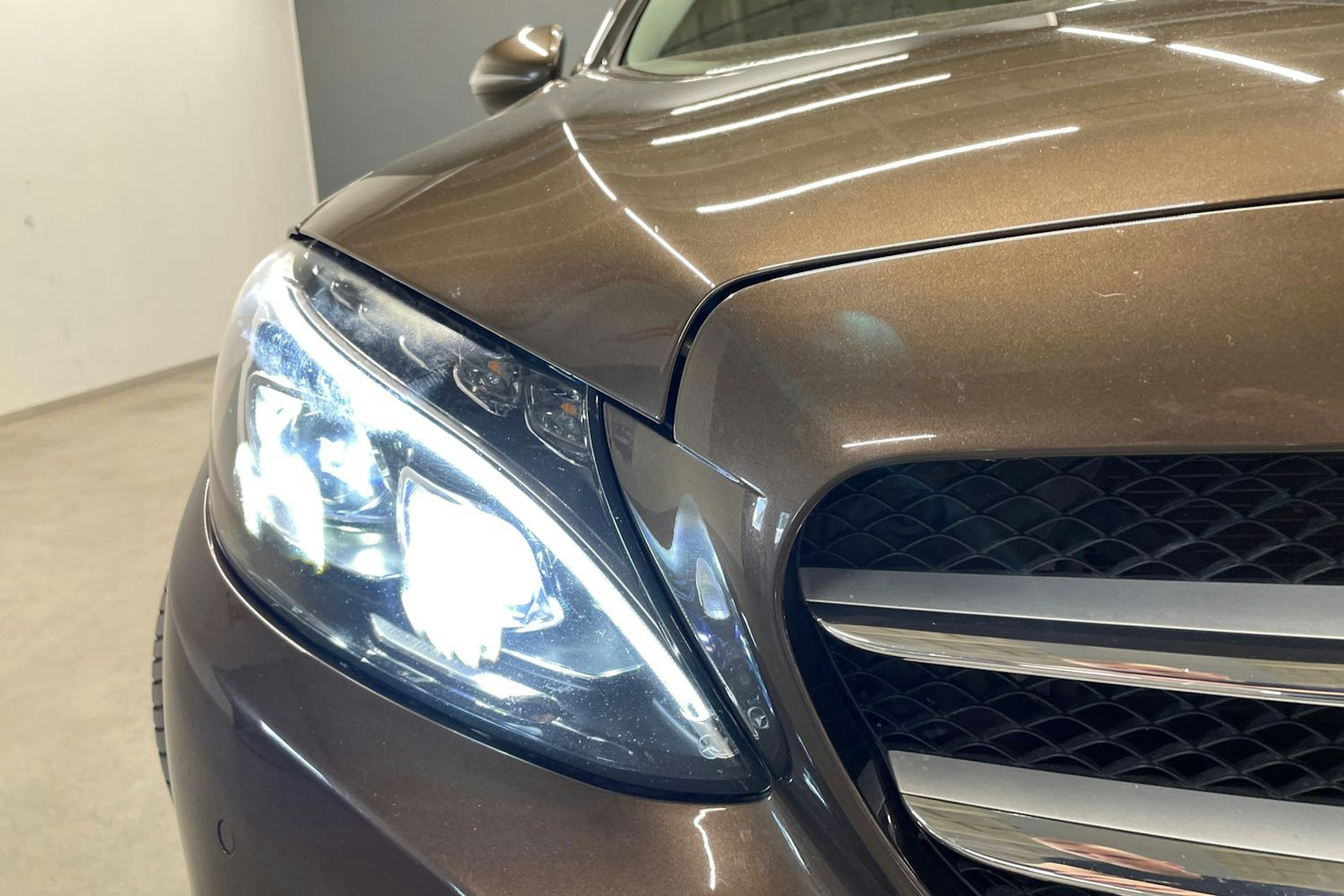 Ruskea (beige) Mercedes-Benz C 2016 kuva 15.