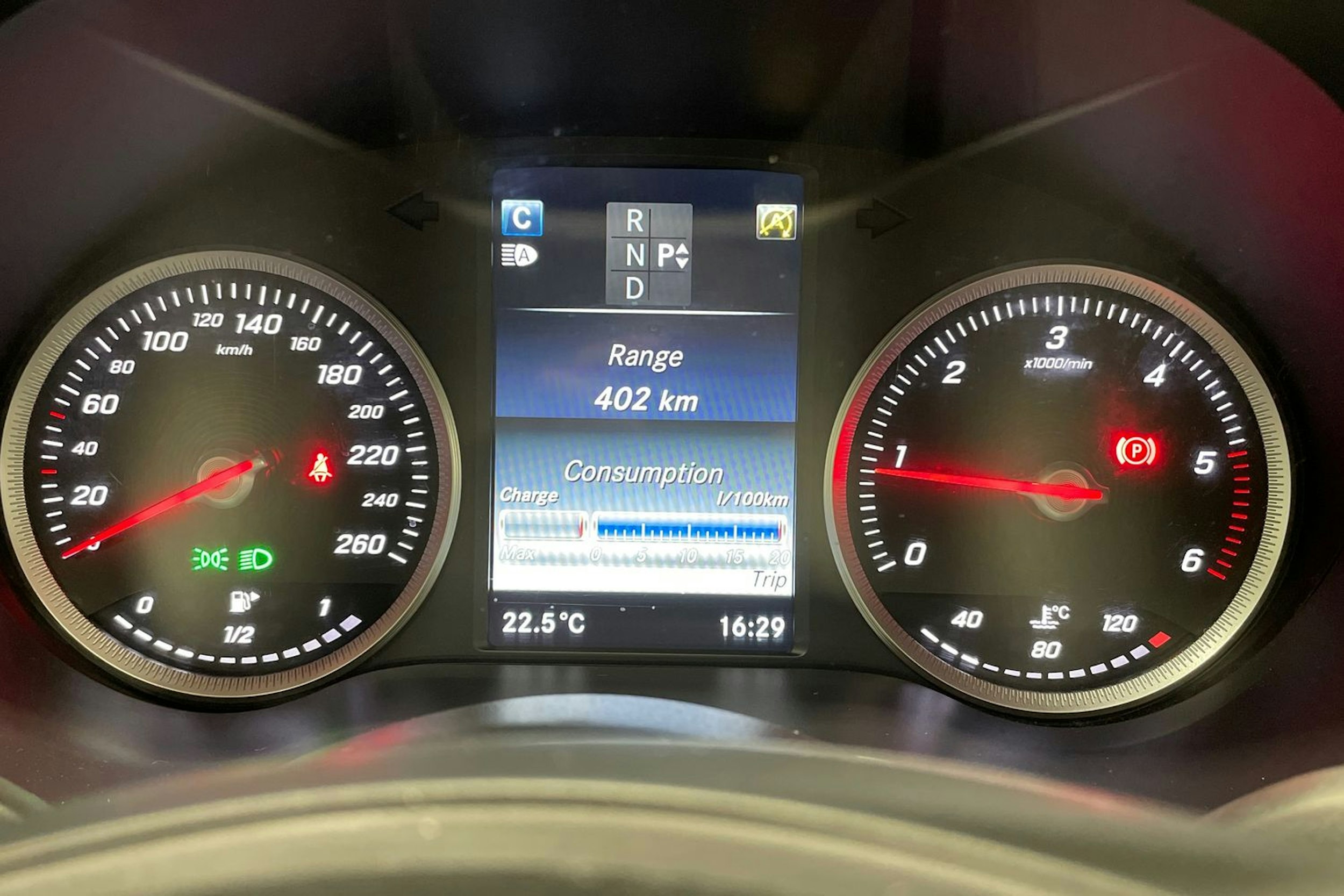 Ruskea (beige) Mercedes-Benz C 2016 kuva 17.