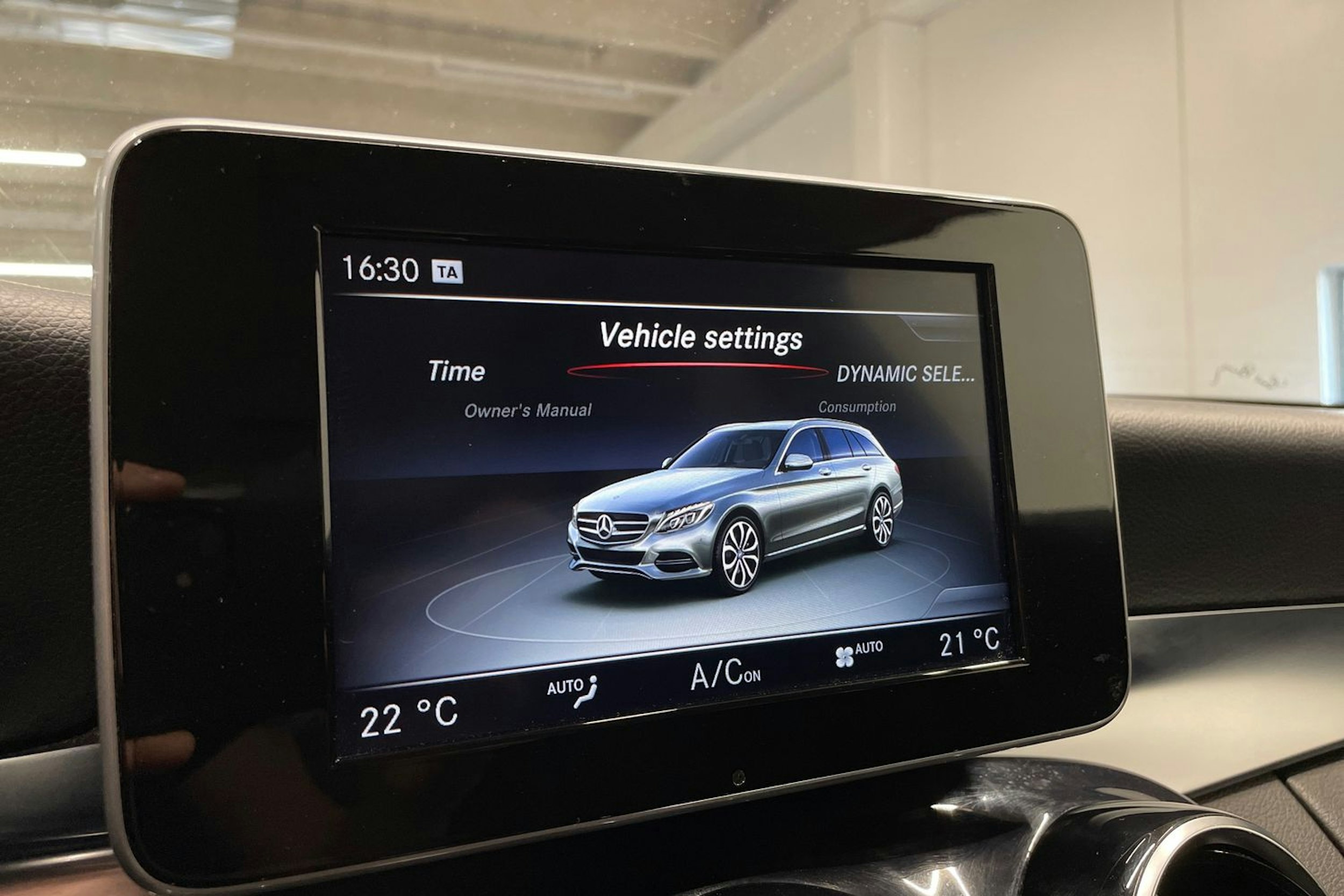 Ruskea (beige) Mercedes-Benz C 2016 kuva 20.