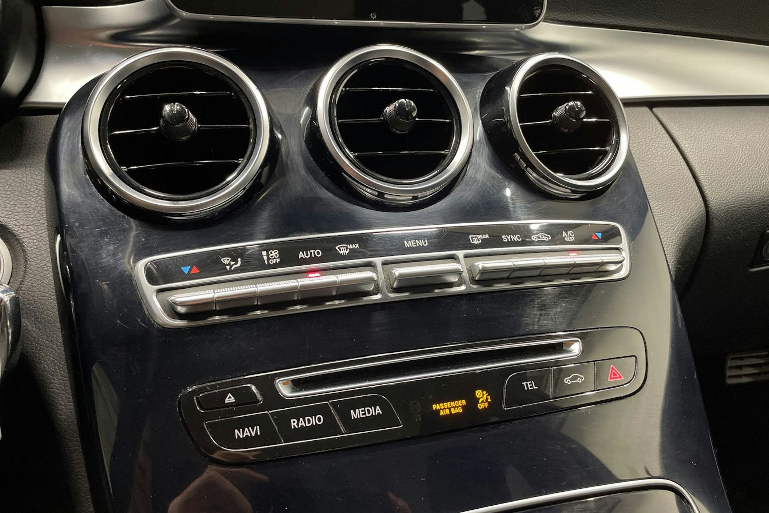 Ruskea (beige) Mercedes-Benz C 2016 kuva 21.