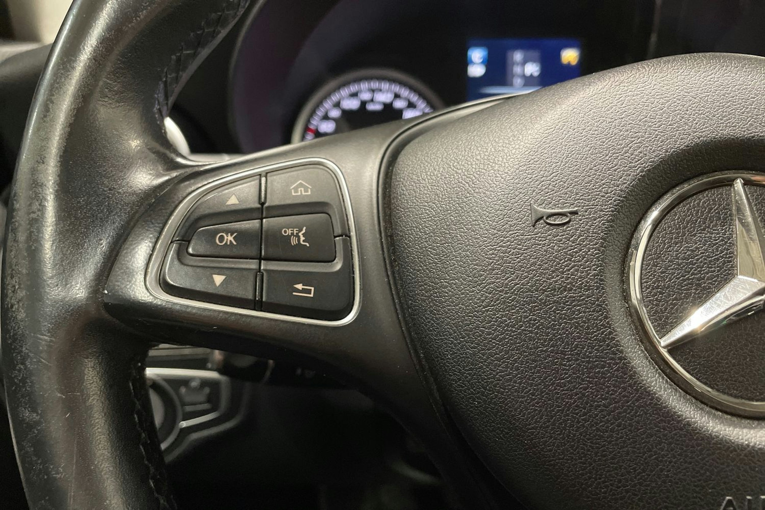Ruskea (beige) Mercedes-Benz C 2016 kuva 24.